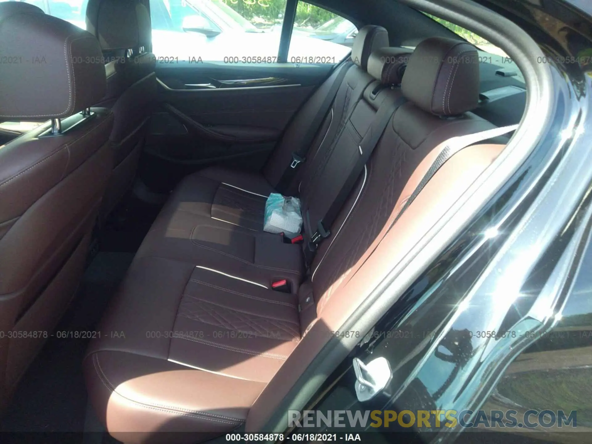 8 Photograph of a damaged car WBA33AG07MCH01431 BMW 5 SERIES 2021
