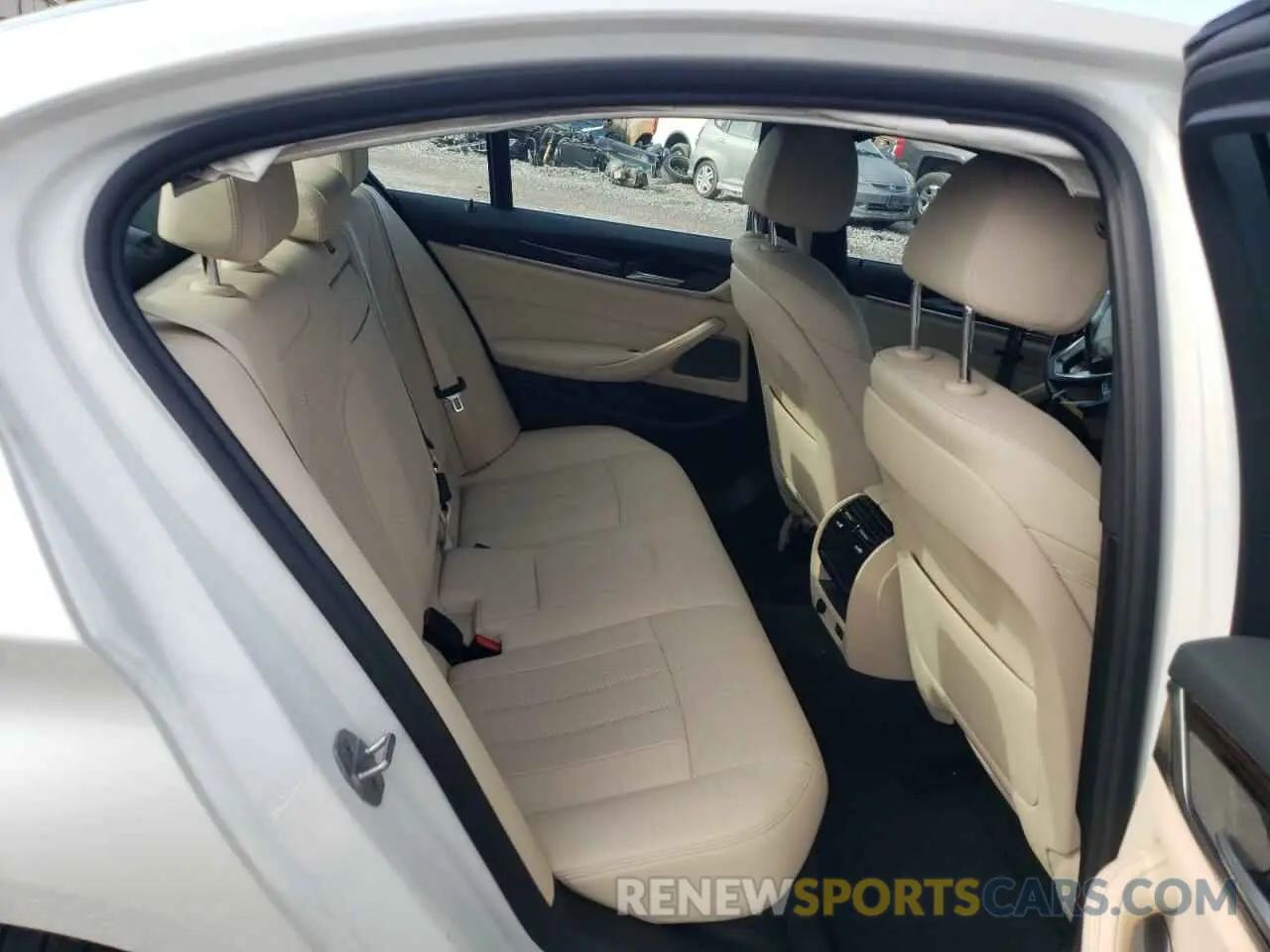 10 Фотография поврежденного автомобиля WBA53BH01MCF75127 BMW 5 SERIES 2021