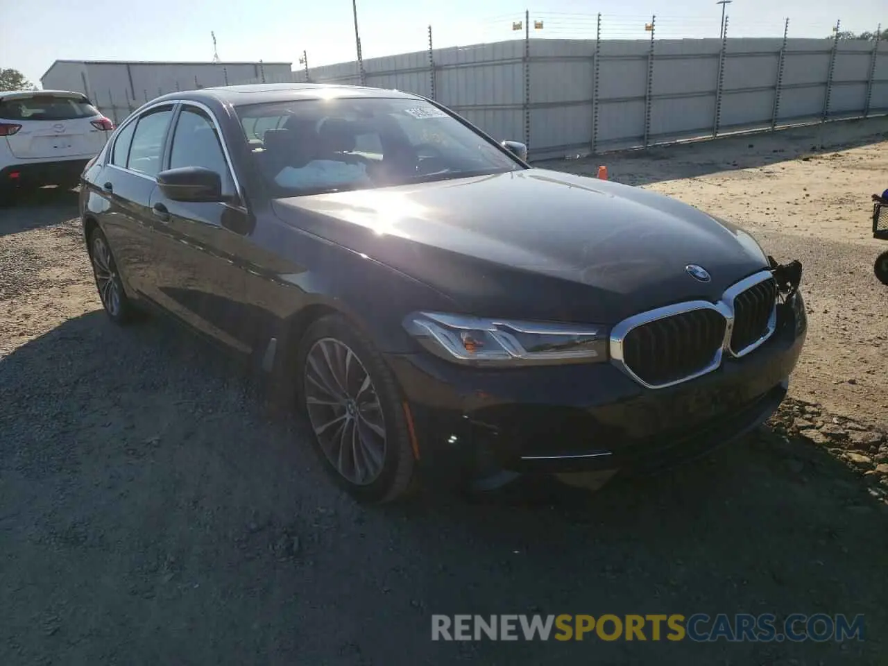 1 Фотография поврежденного автомобиля WBA53BH05MCF13651 BMW 5 SERIES 2021