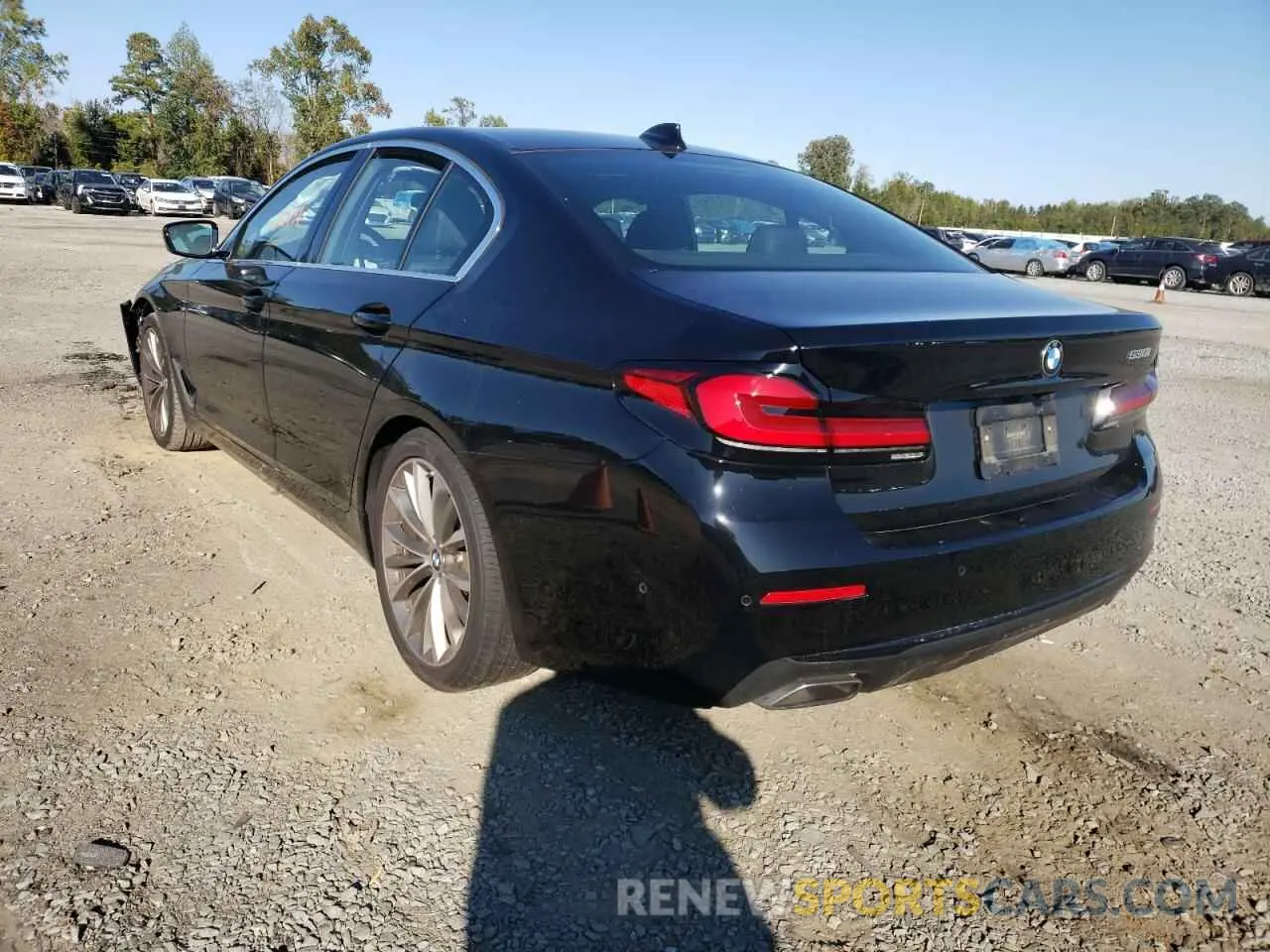 3 Фотография поврежденного автомобиля WBA53BH05MCF13651 BMW 5 SERIES 2021