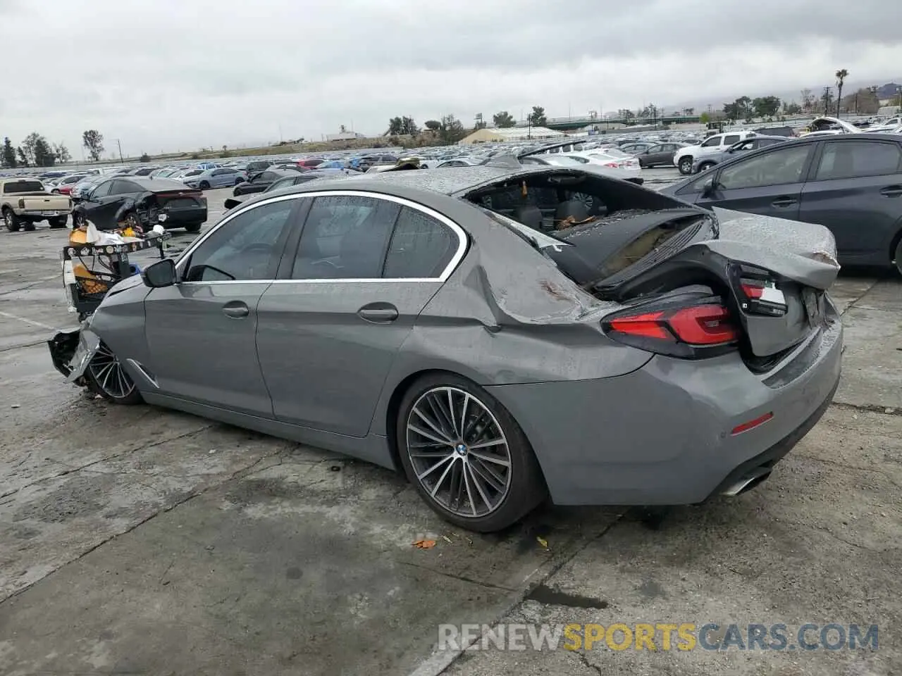 2 Photograph of a damaged car WBA53BH05MWW96268 BMW 5 SERIES 2021