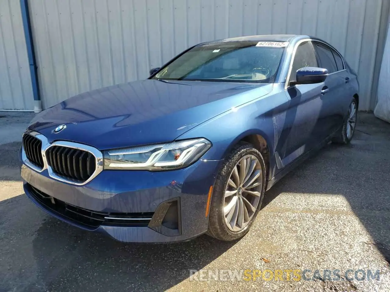 2 Фотография поврежденного автомобиля WBA53BJ06MCF94945 BMW 5 SERIES 2021