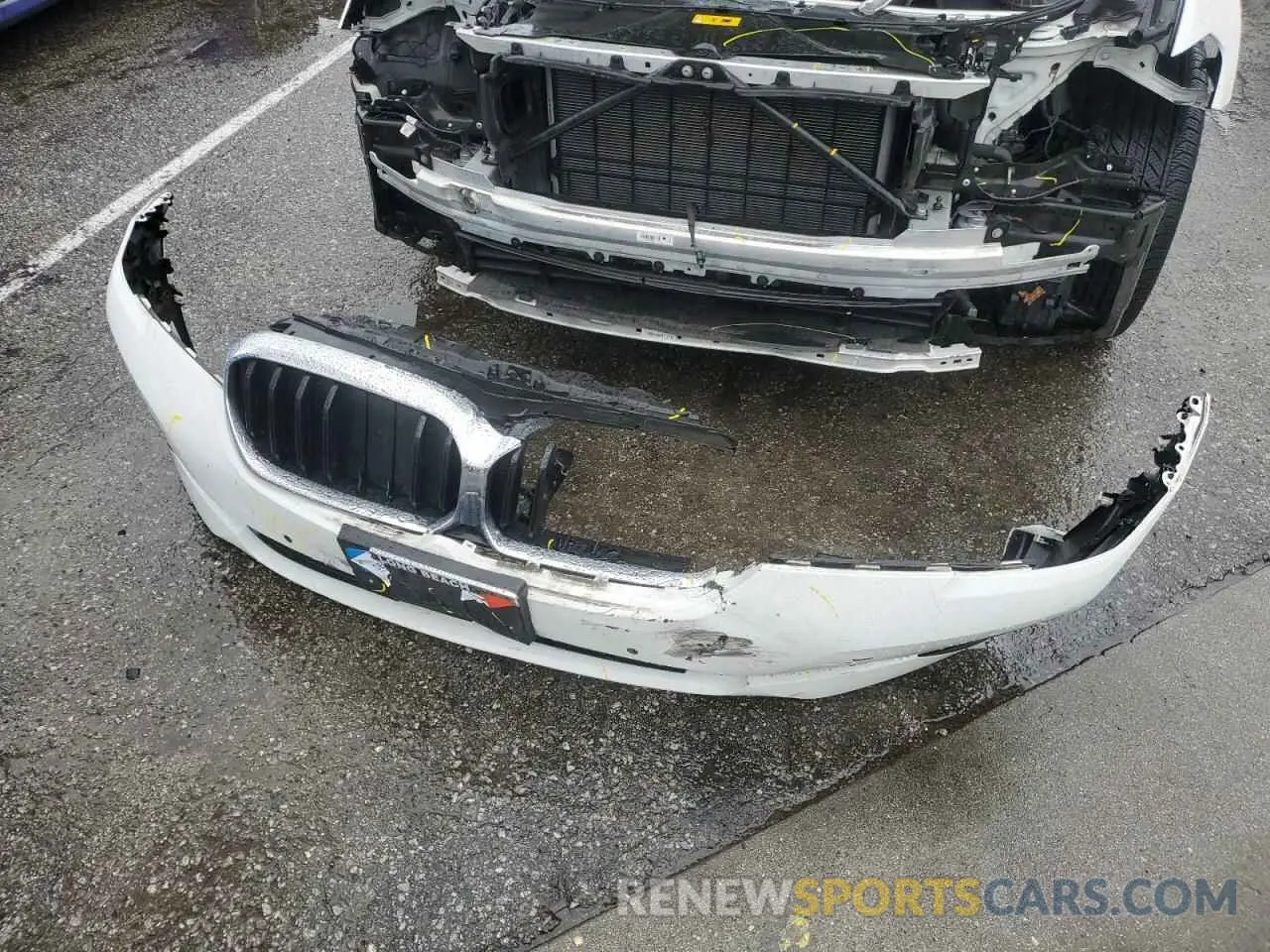 12 Photograph of a damaged car WBA13AG05NCH67985 BMW 5 SERIES 2022
