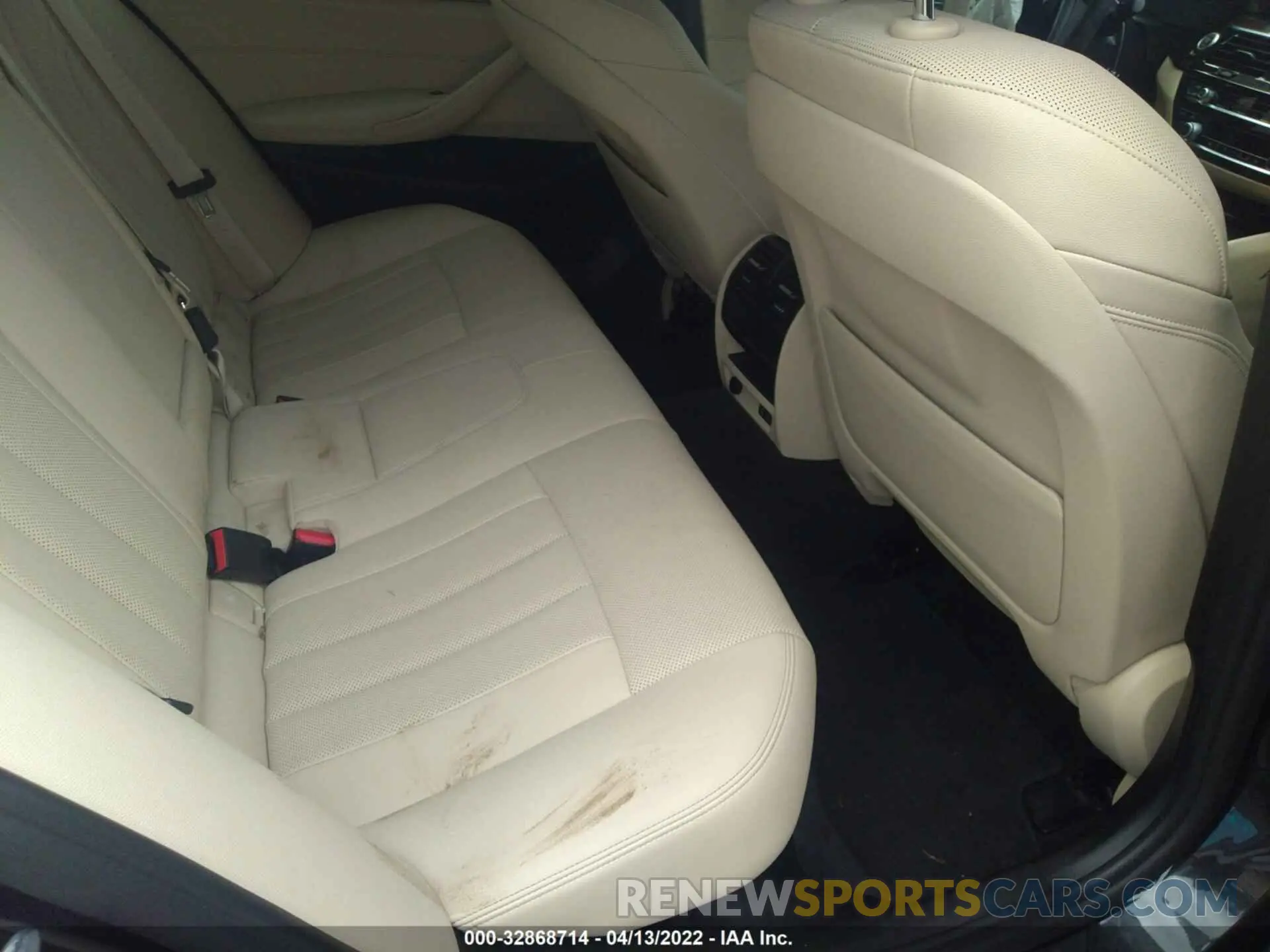8 Photograph of a damaged car WBA13BJ08NWX39589 BMW 5 SERIES 2022