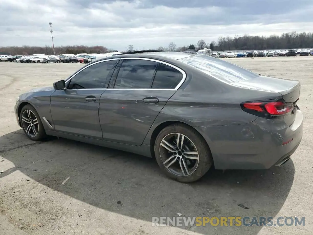 2 Фотография поврежденного автомобиля WBA13BJ0XNWX56782 BMW 5 SERIES 2022