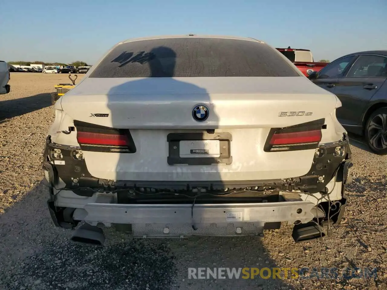 6 Photograph of a damaged car WBA33AG01NCK27460 BMW 5 SERIES 2022