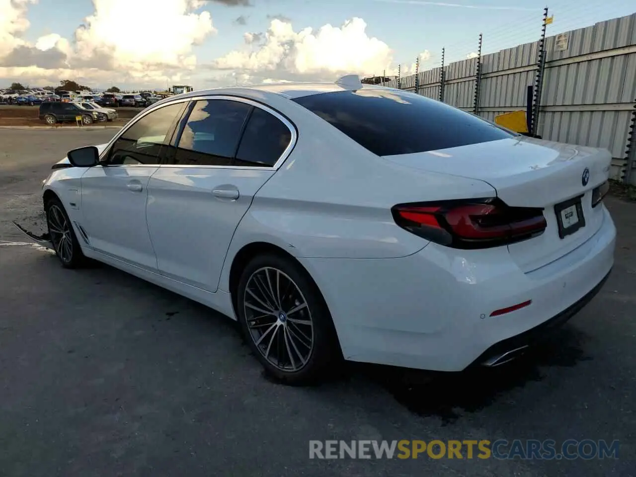 2 Фотография поврежденного автомобиля WBA13AG03PCN13966 BMW 5 SERIES 2023
