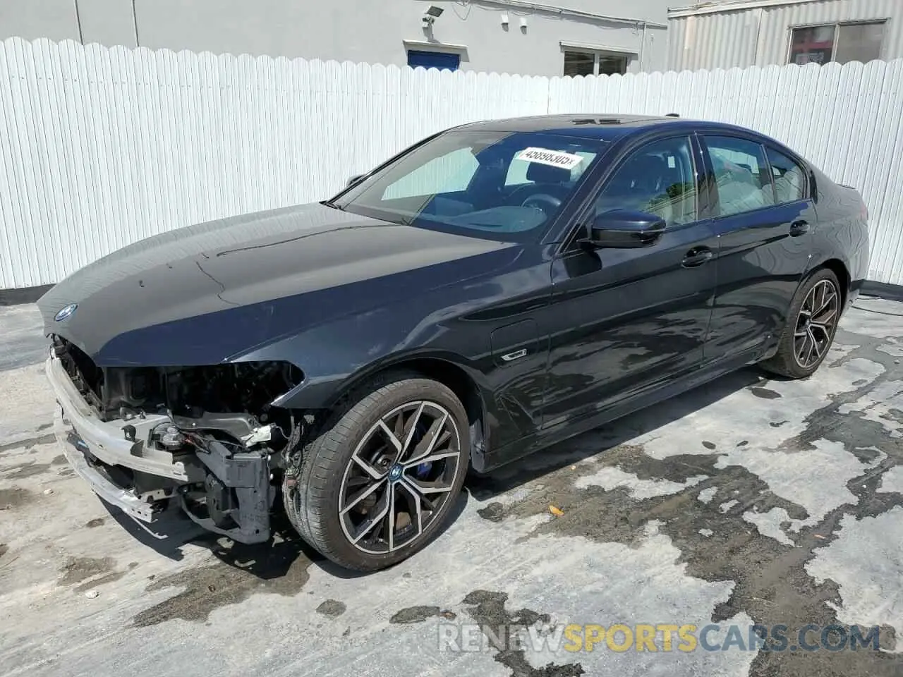 1 Фотография поврежденного автомобиля WBA33AG01PCL93934 BMW 5 SERIES 2023