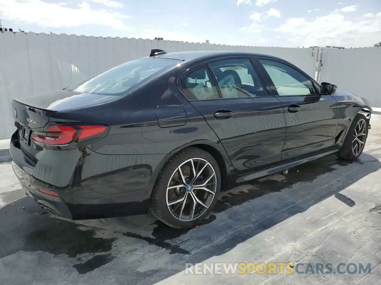 3 Фотография поврежденного автомобиля WBA33AG01PCL93934 BMW 5 SERIES 2023