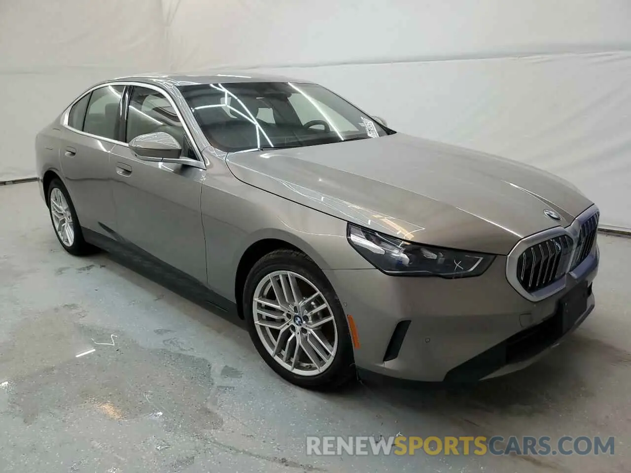 4 Фотография поврежденного автомобиля WBA43FJ00RCS37851 BMW 5 SERIES 2024