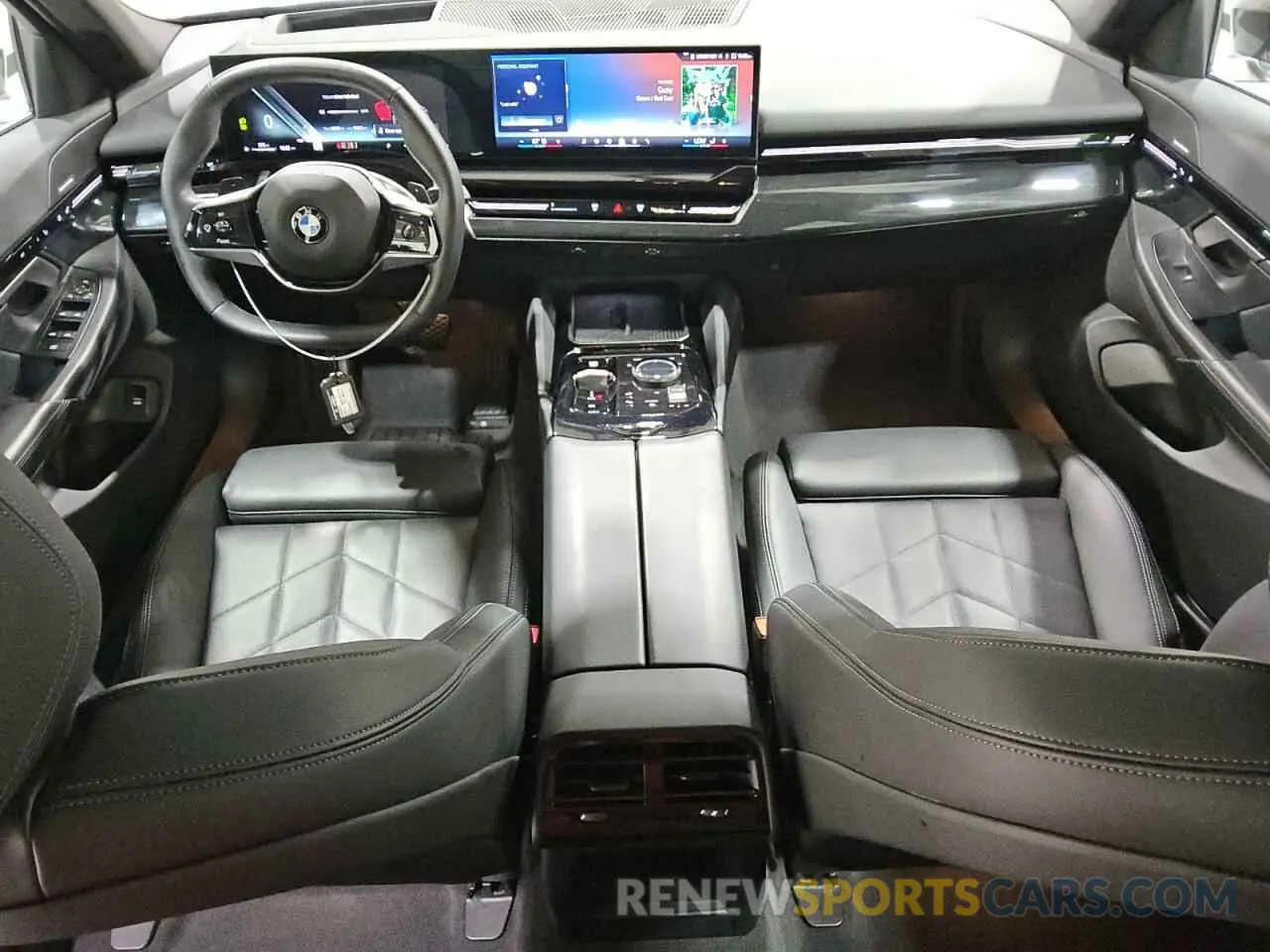 8 Фотография поврежденного автомобиля WBA43FJ07RCR70267 BMW 5 SERIES 2024