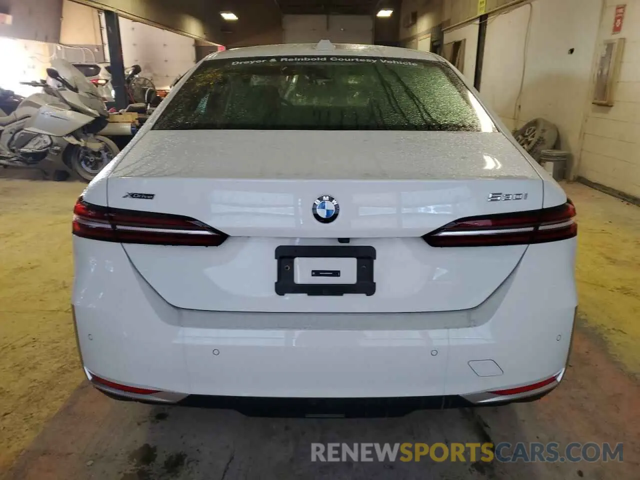 6 Фотография поврежденного автомобиля WBA53FJ02RCR63733 BMW 5 SERIES 2024