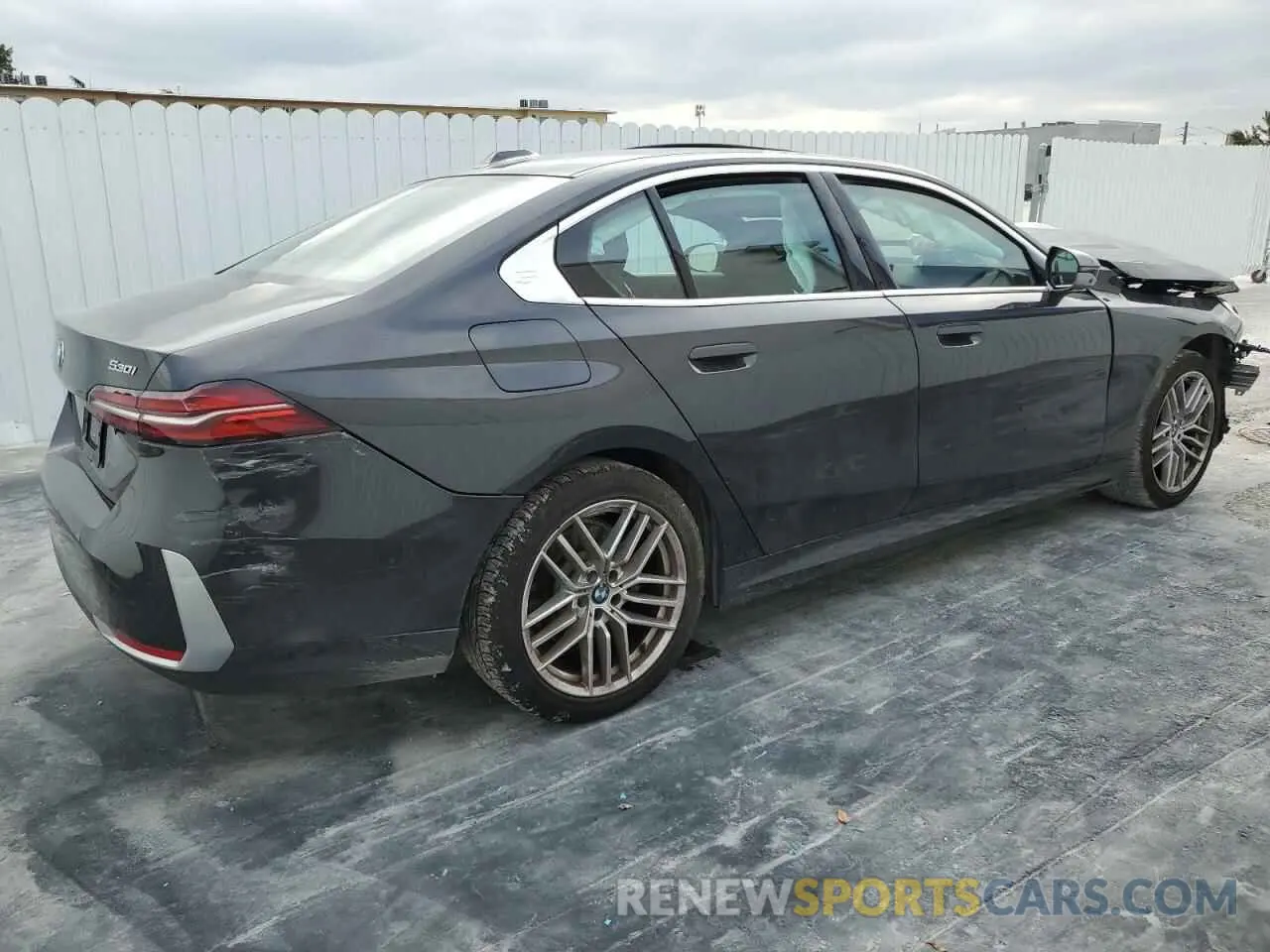 3 Фотография поврежденного автомобиля WBA53FJ07RCP84667 BMW 5 SERIES 2024