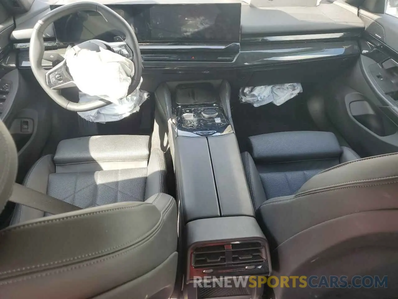 8 Фотография поврежденного автомобиля WBA53FJ07RCP84667 BMW 5 SERIES 2024