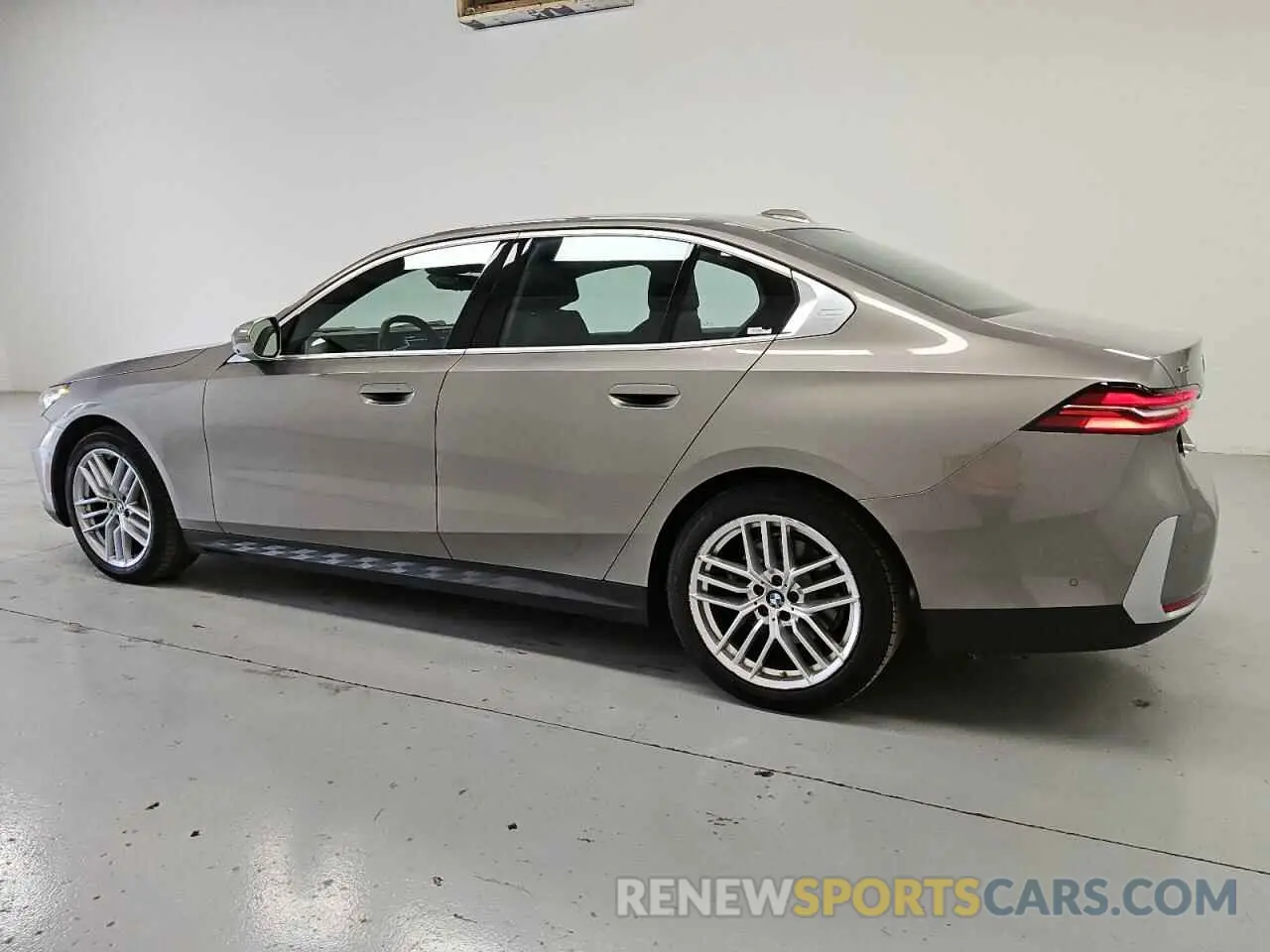 2 Photograph of a damaged car WBA53FJ08RCR06615 BMW 5 SERIES 2024