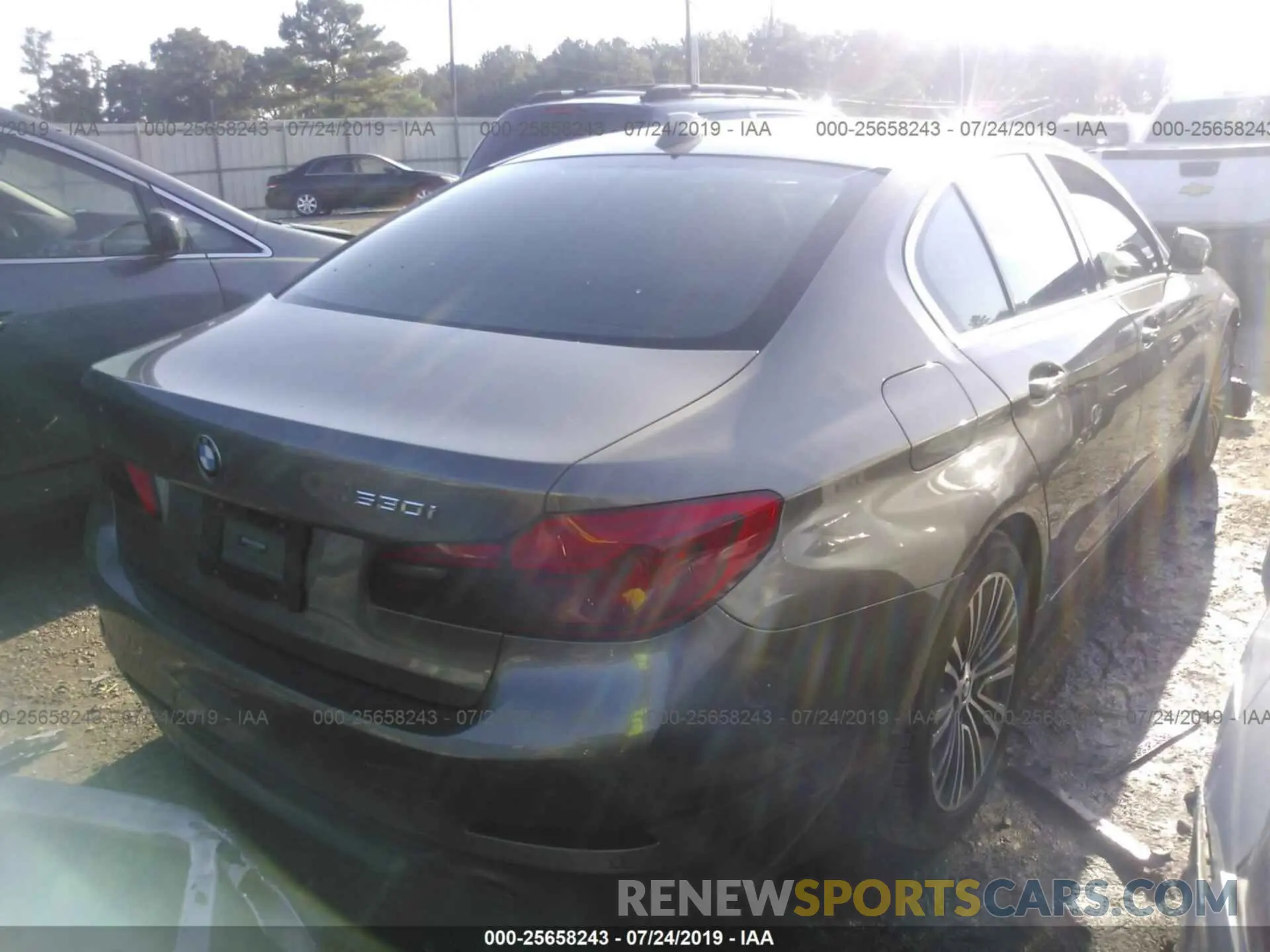 4 Photograph of a damaged car WBAJA5C5XKWW10457 BMW 530 2019
