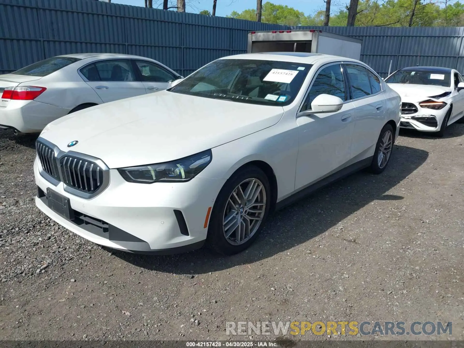 2 Фотография поврежденного автомобиля WBA53FJ06RCR29262 BMW 530 2024