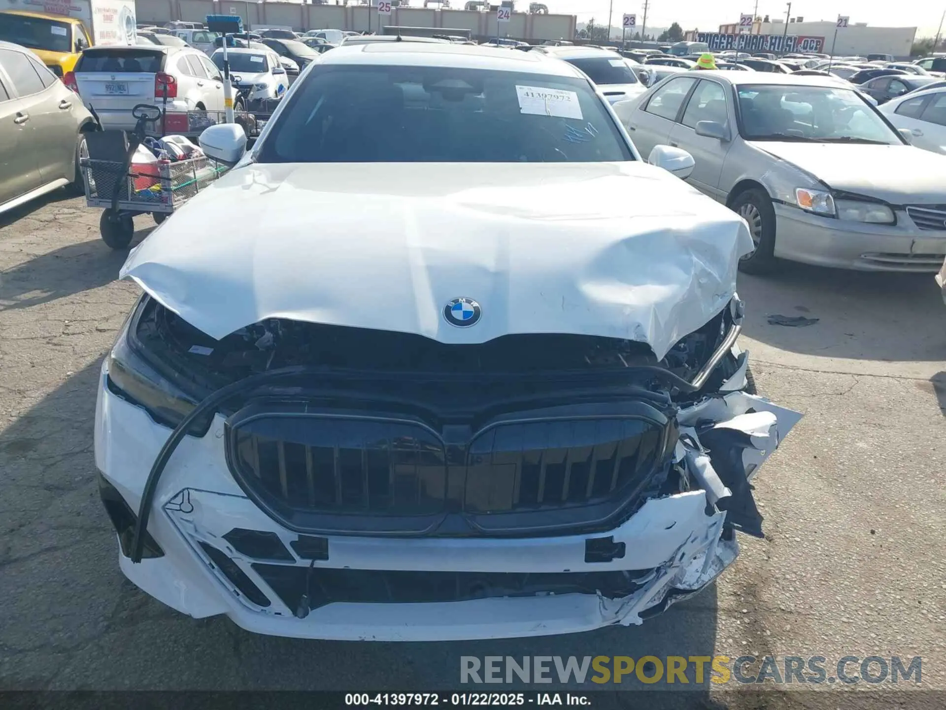 12 Фотография поврежденного автомобиля WBA43FJ0XSCU07459 BMW 530 2025