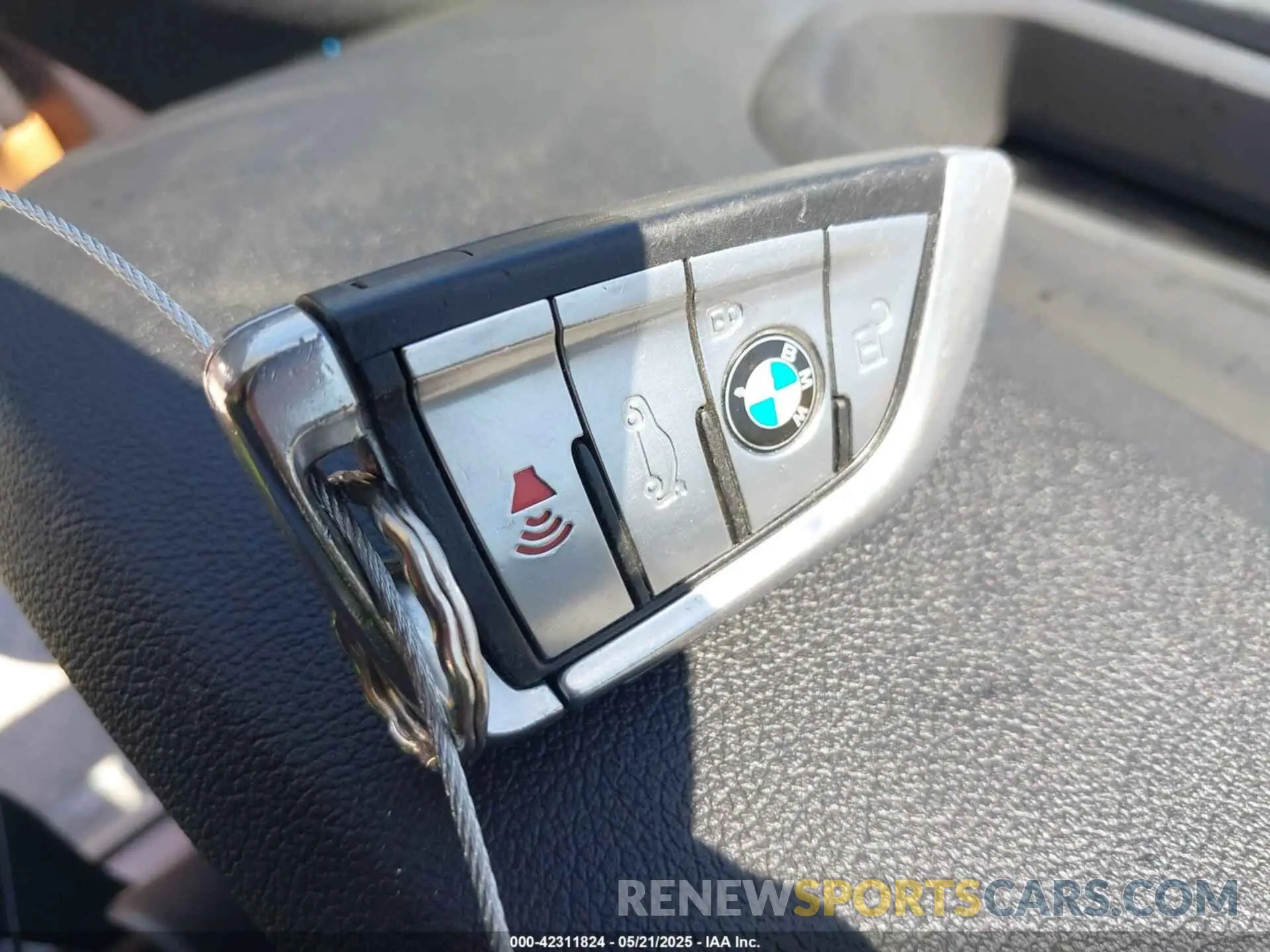 11 Фотография поврежденного автомобиля WBAJA9C53KB391999 BMW 530E 2019