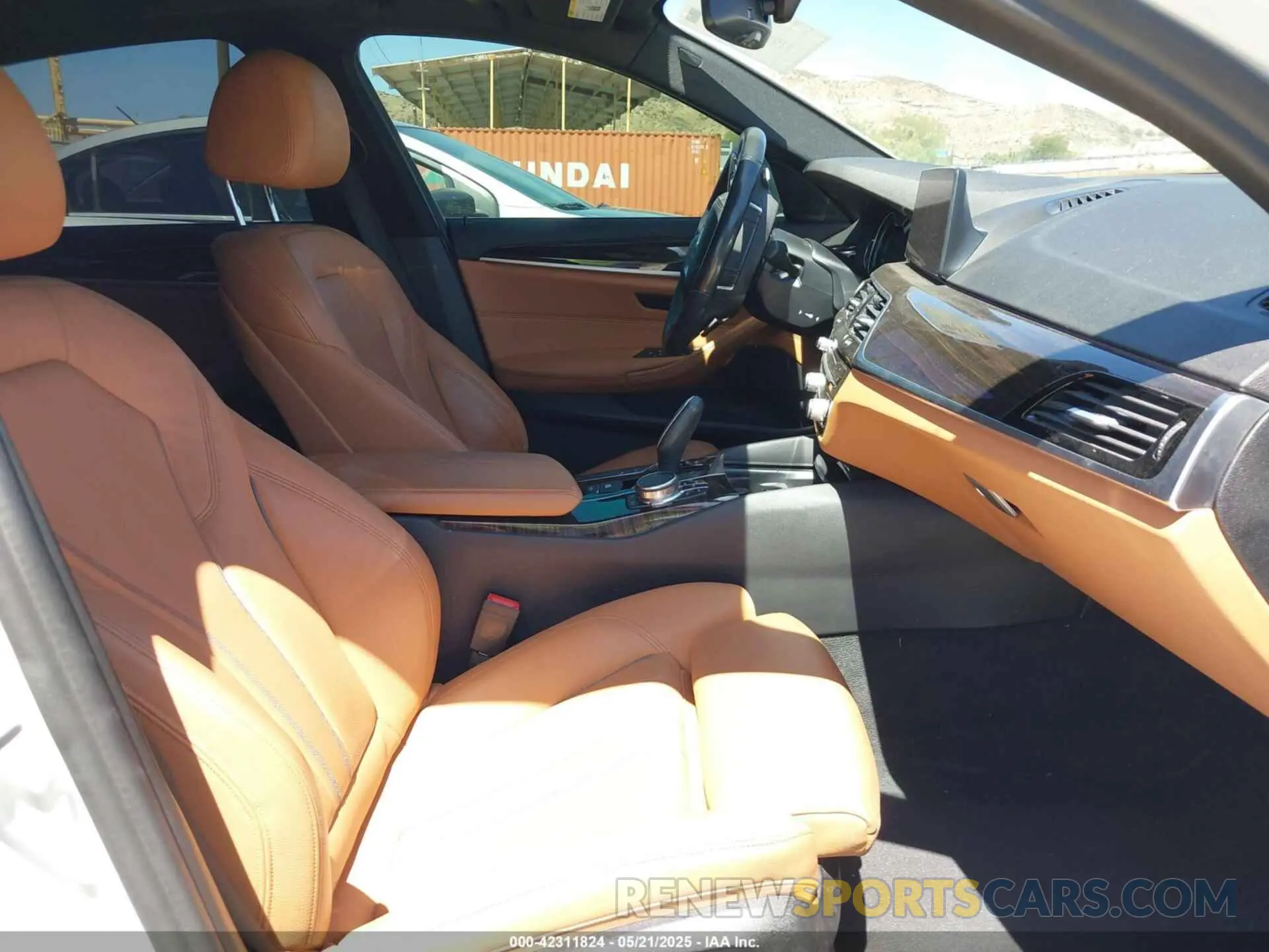 5 Фотография поврежденного автомобиля WBAJA9C53KB391999 BMW 530E 2019