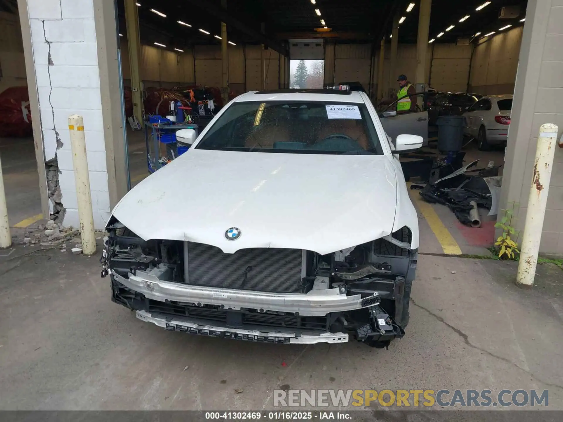 13 Фотография поврежденного автомобиля WBAJA9C57KB254595 BMW 530E 2019