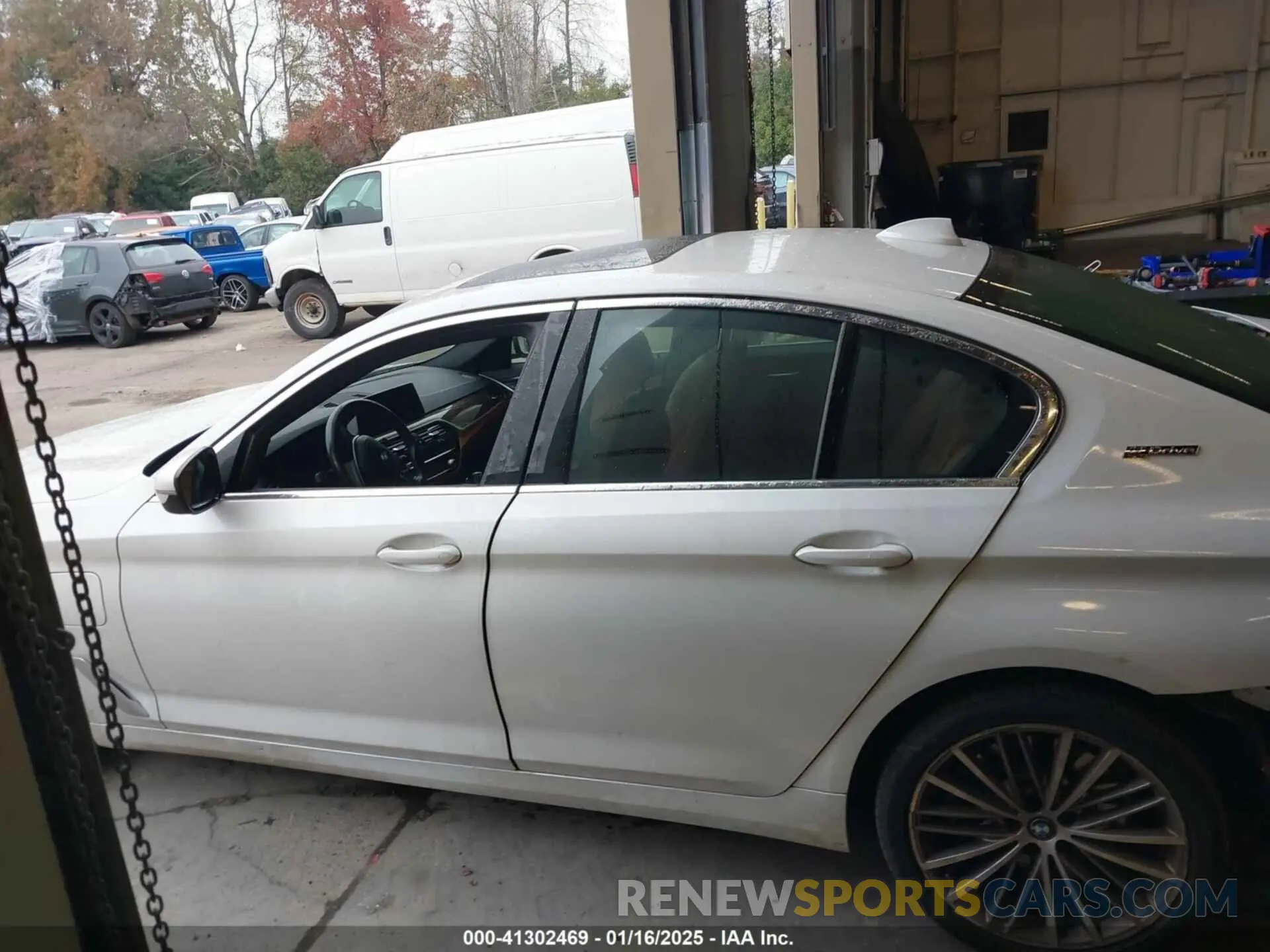 15 Фотография поврежденного автомобиля WBAJA9C57KB254595 BMW 530E 2019