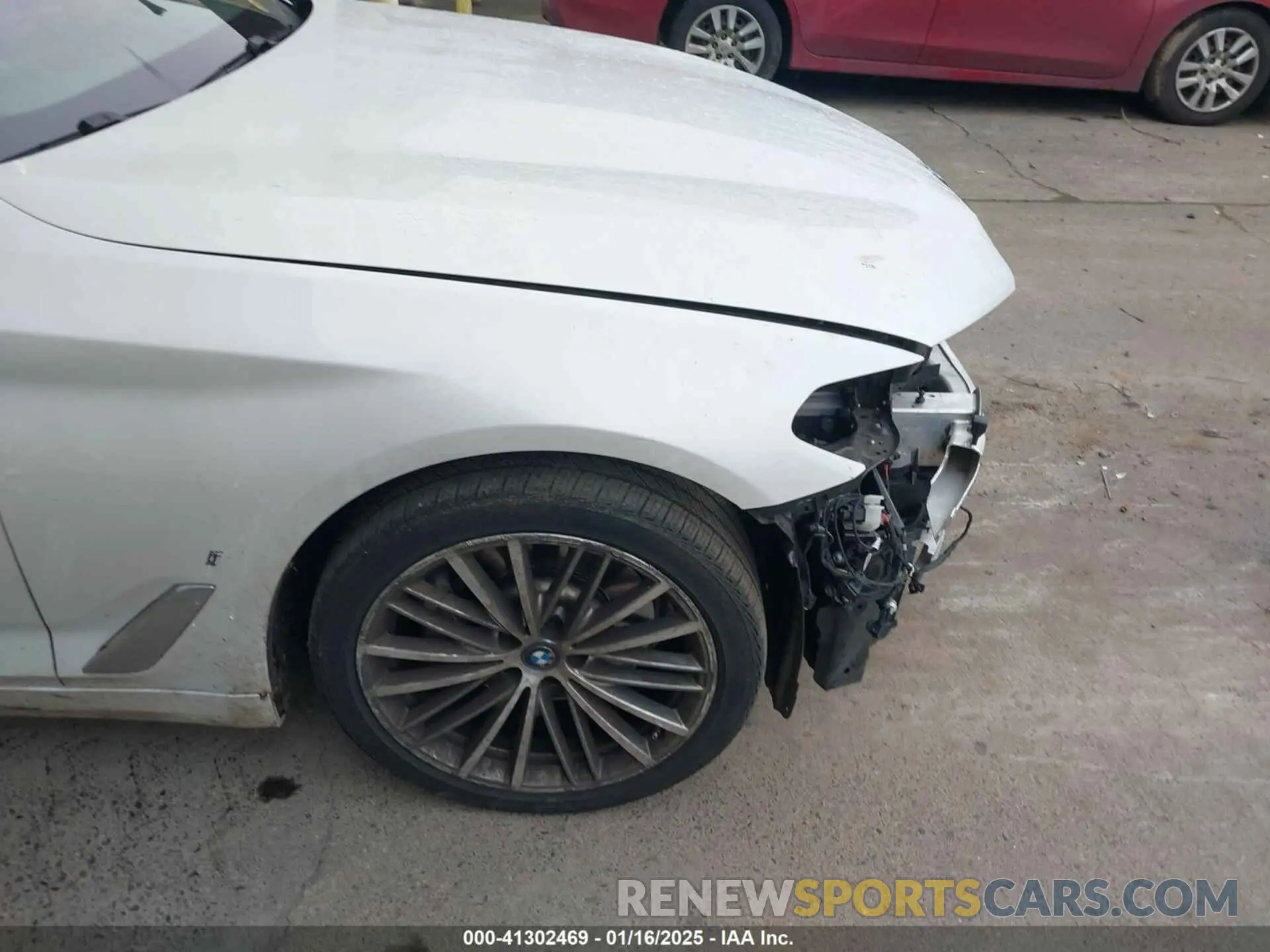 18 Фотография поврежденного автомобиля WBAJA9C57KB254595 BMW 530E 2019