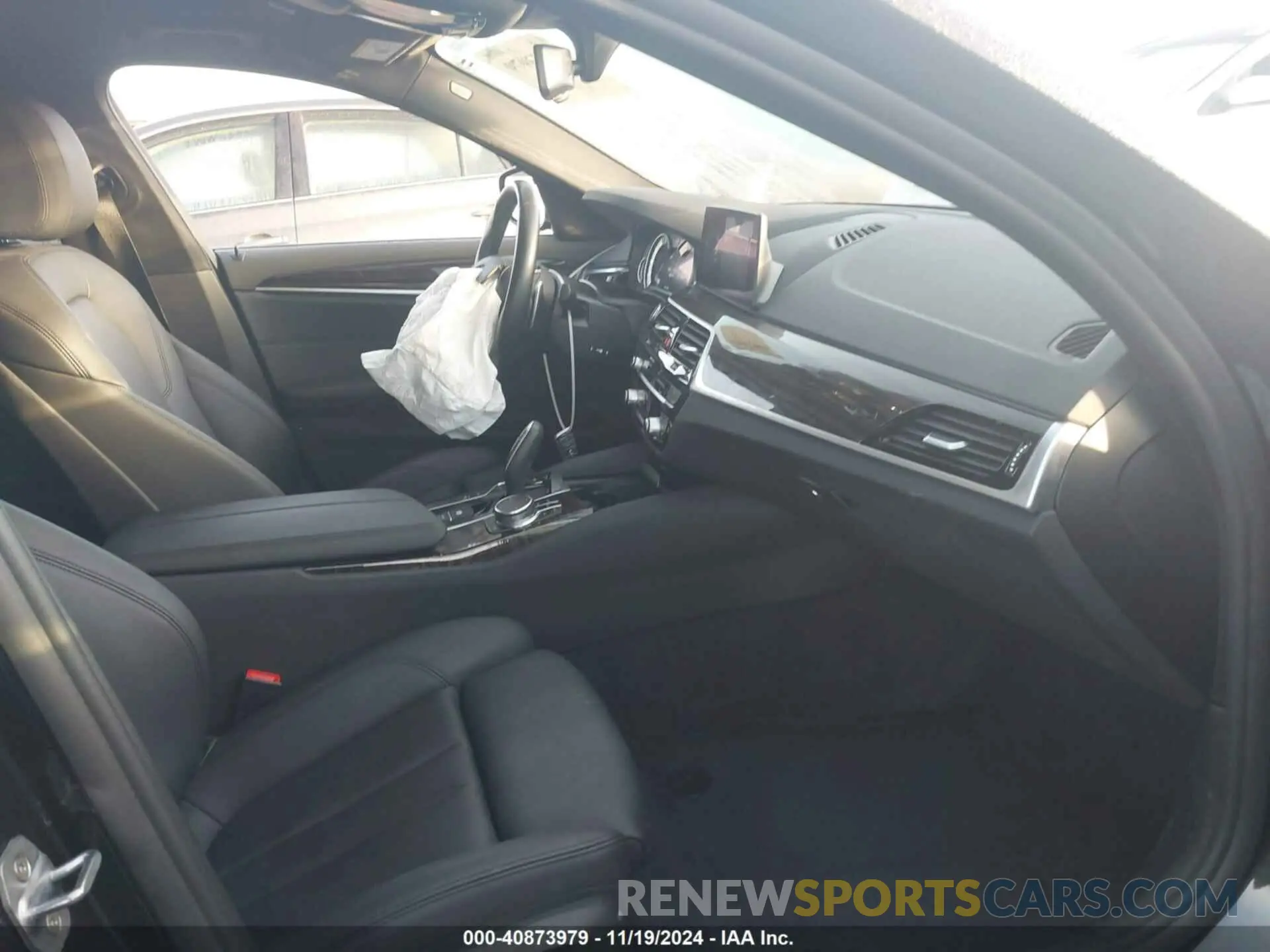 5 Photograph of a damaged car WBAJA9C57KB389110 BMW 530E 2019