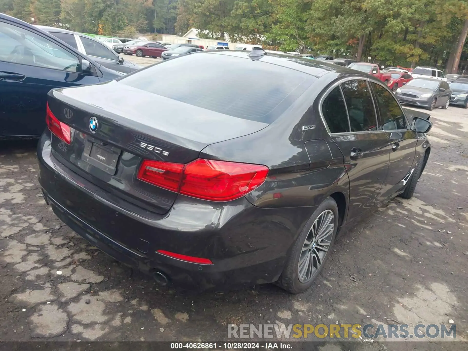 4 Photograph of a damaged car WBAJA9C59KB254517 BMW 530E 2019