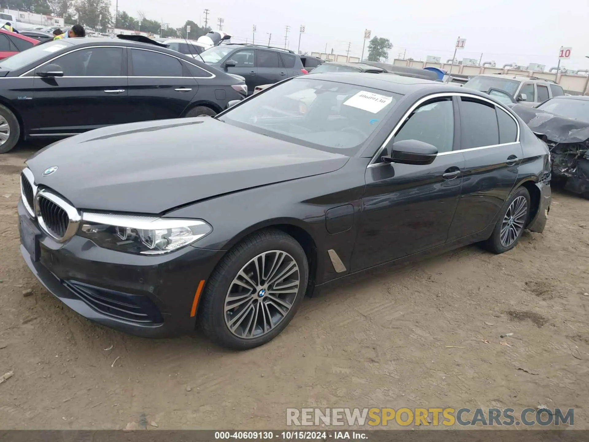 2 Фотография поврежденного автомобиля WBAJA9C07LCD52528 BMW 530E 2020