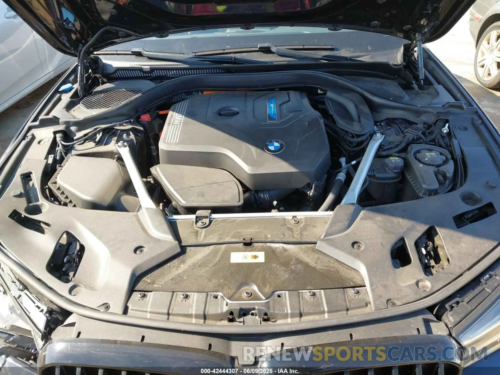 10 Photograph of a damaged car WBA13AG01MCF34538 BMW 530E 2021