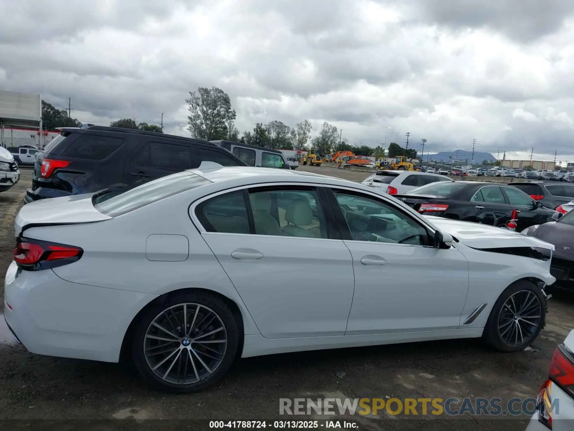 12 Photograph of a damaged car WBA13AG0XMCG10032 BMW 530E 2021