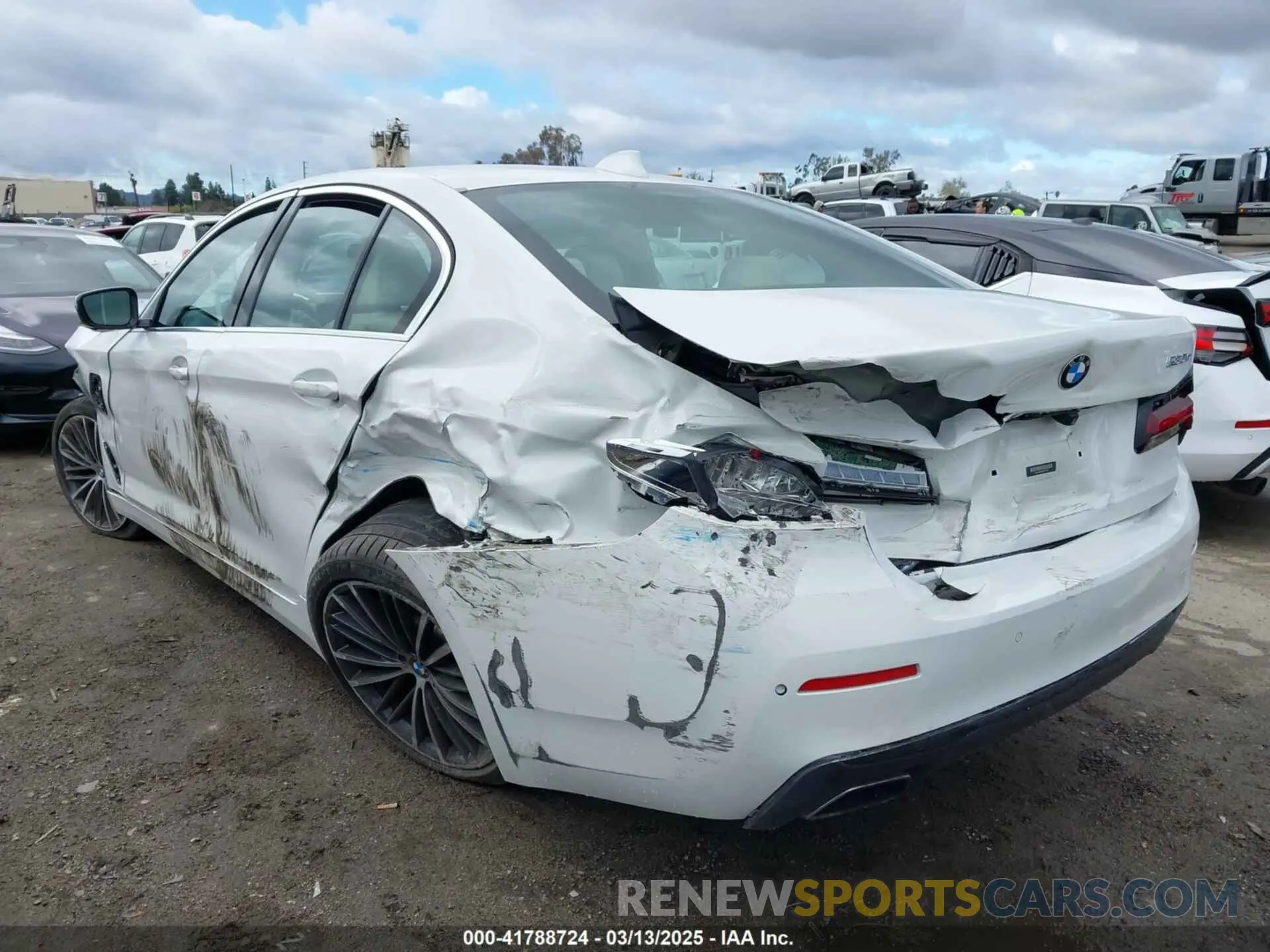 3 Photograph of a damaged car WBA13AG0XMCG10032 BMW 530E 2021