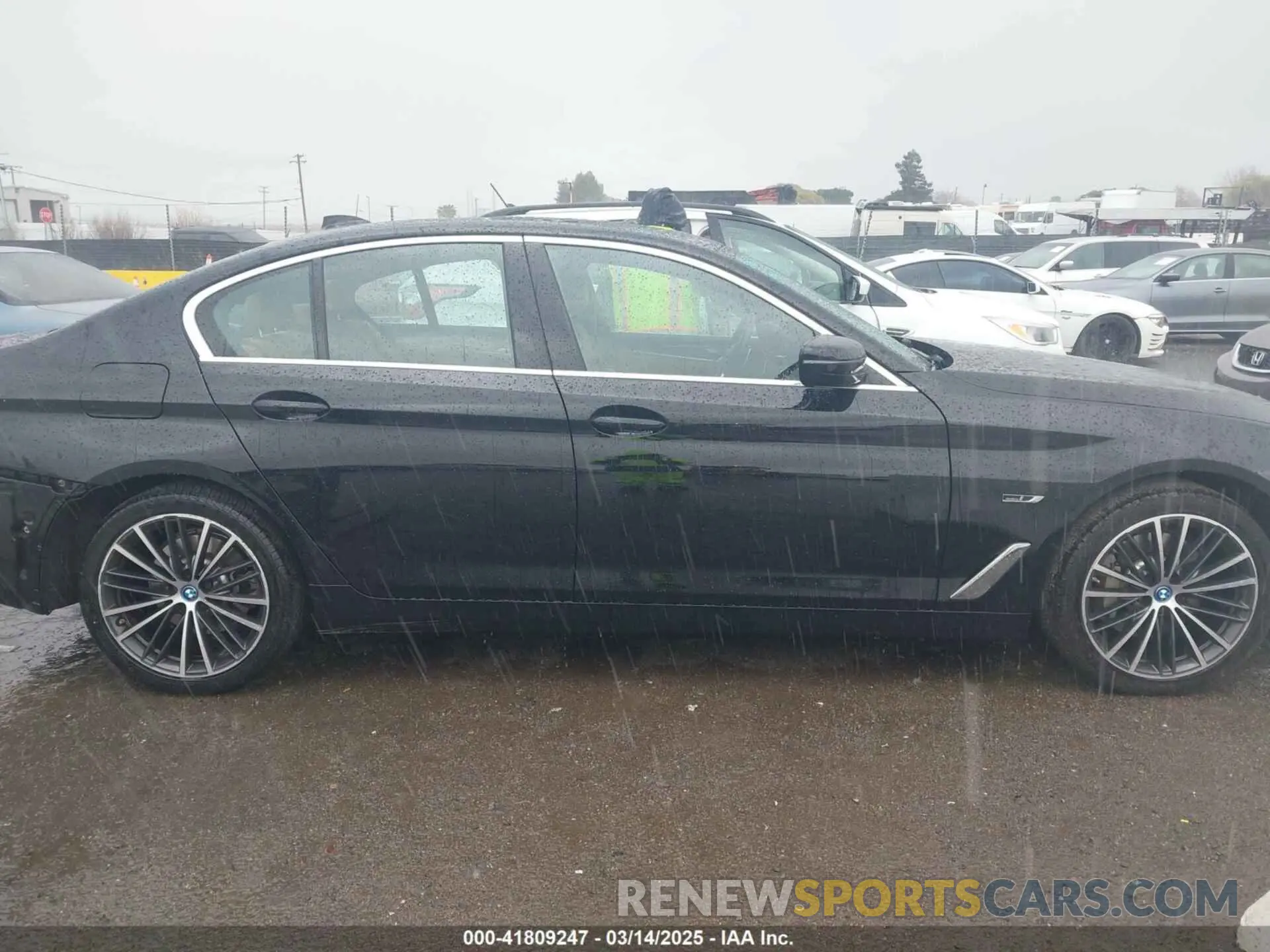 14 Photograph of a damaged car WBA13AG01NCJ72192 BMW 530E 2022