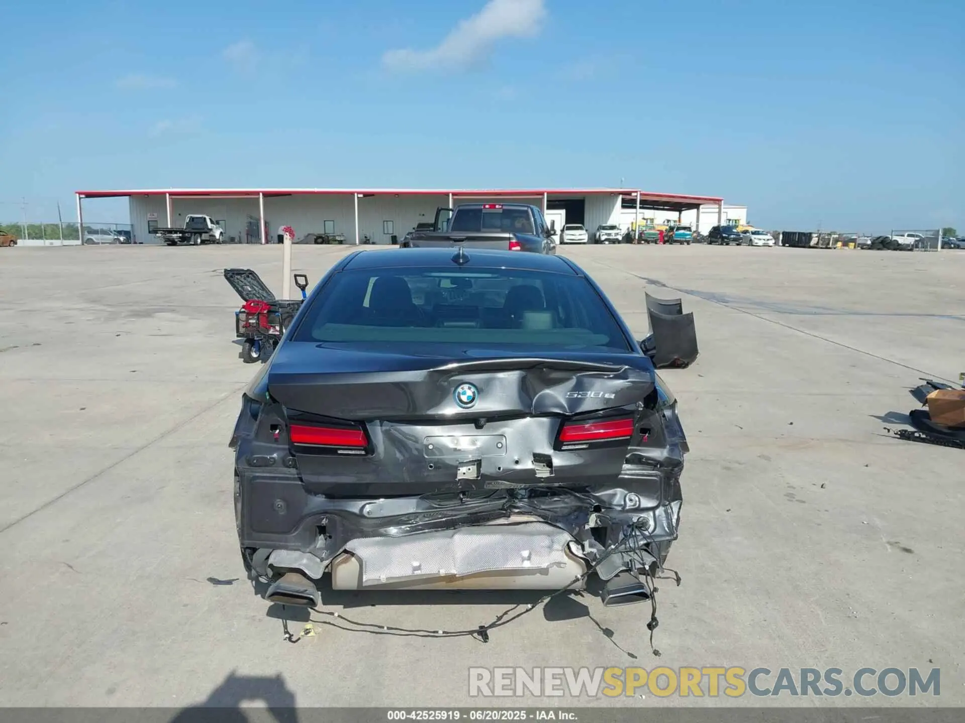 16 Photograph of a damaged car WBA13AG02NCH64896 BMW 530E 2022