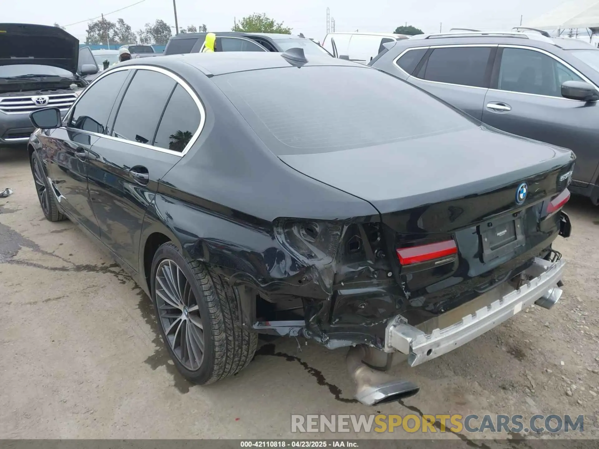 3 Фотография поврежденного автомобиля WBA13AG03PCM05556 BMW 530E 2023