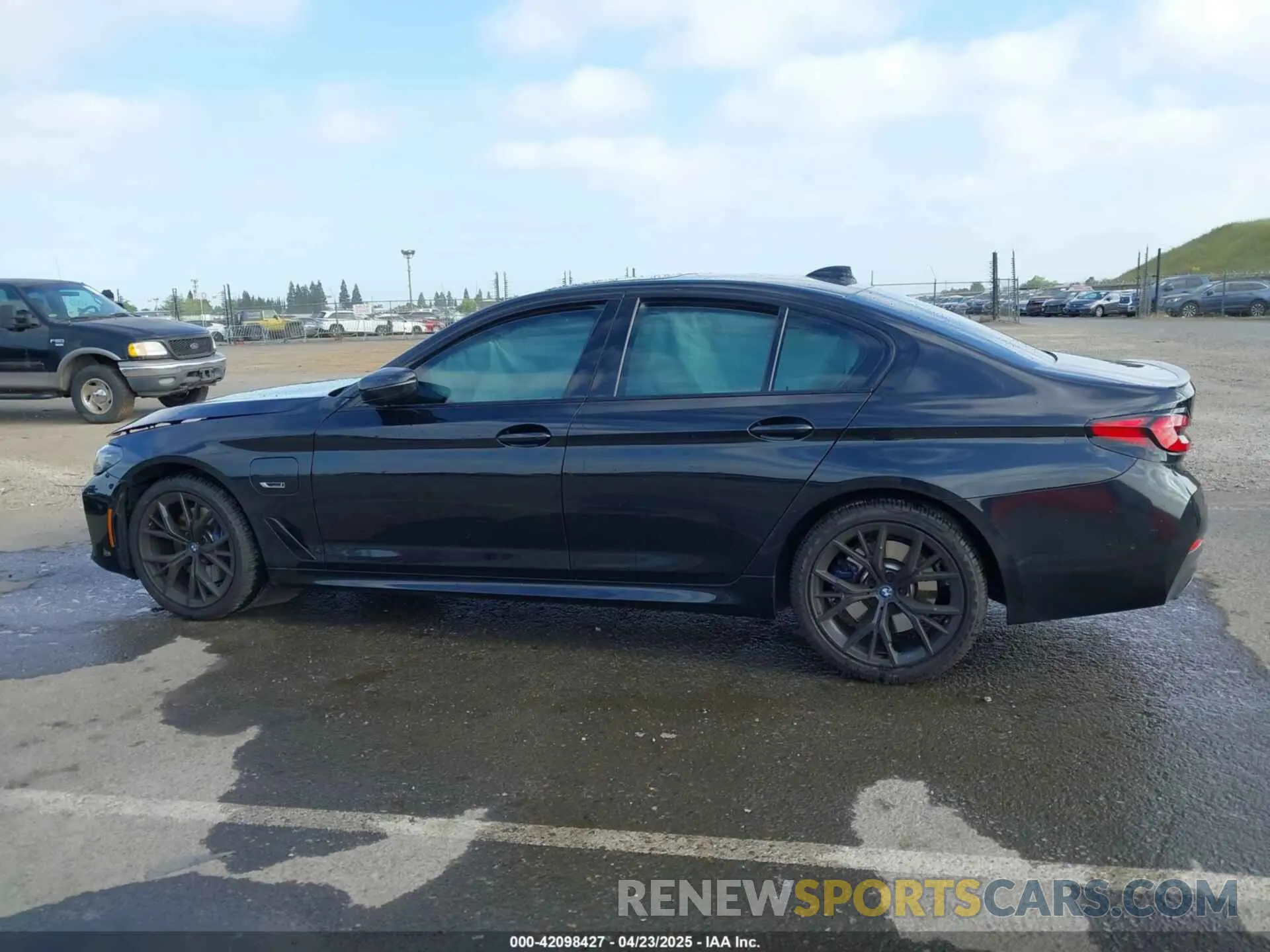 14 Photograph of a damaged car WBA13AG09PCL56556 BMW 530E 2023