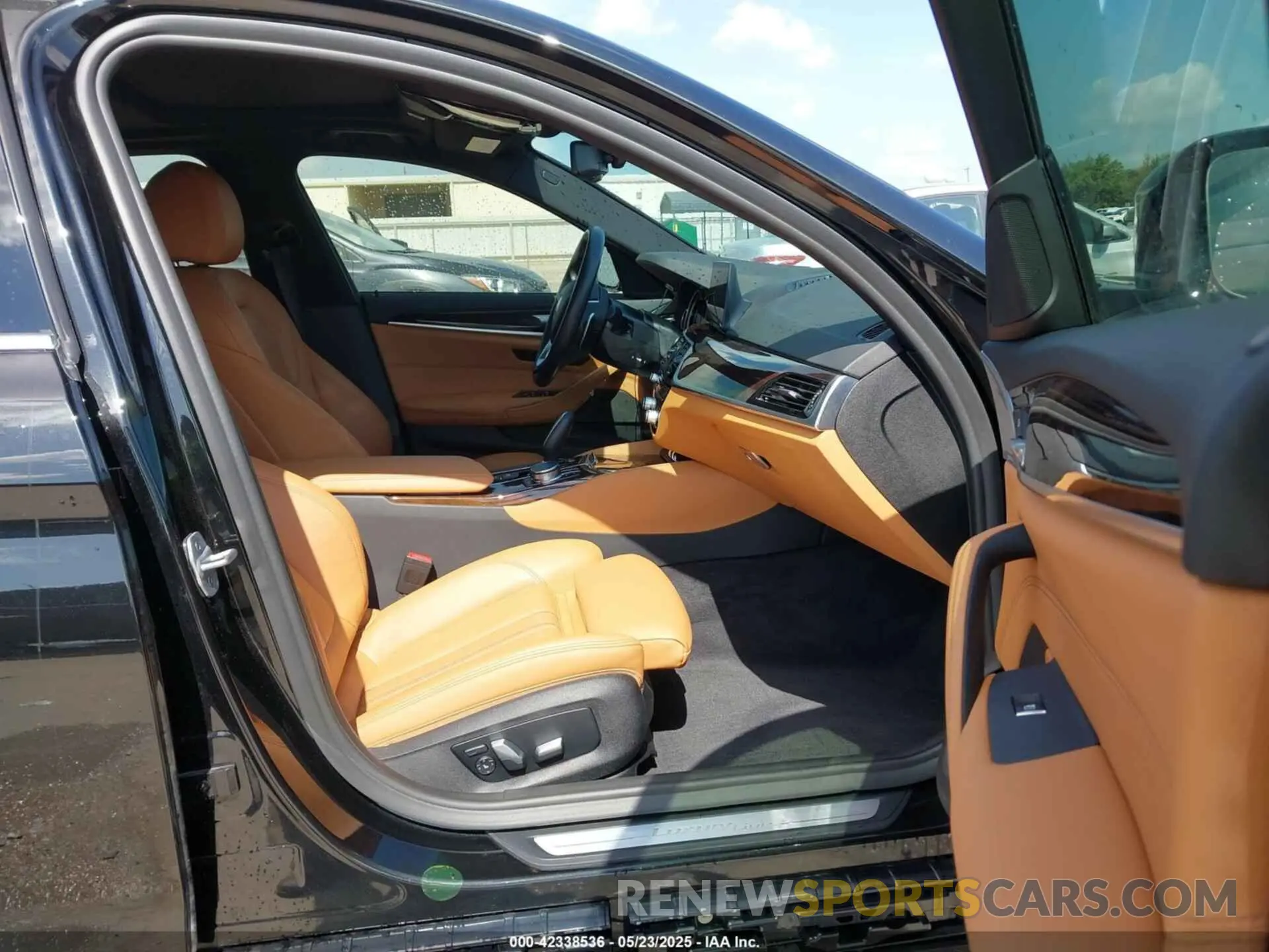 5 Photograph of a damaged car WBAJA5C50KWW02304 BMW 530I 2019