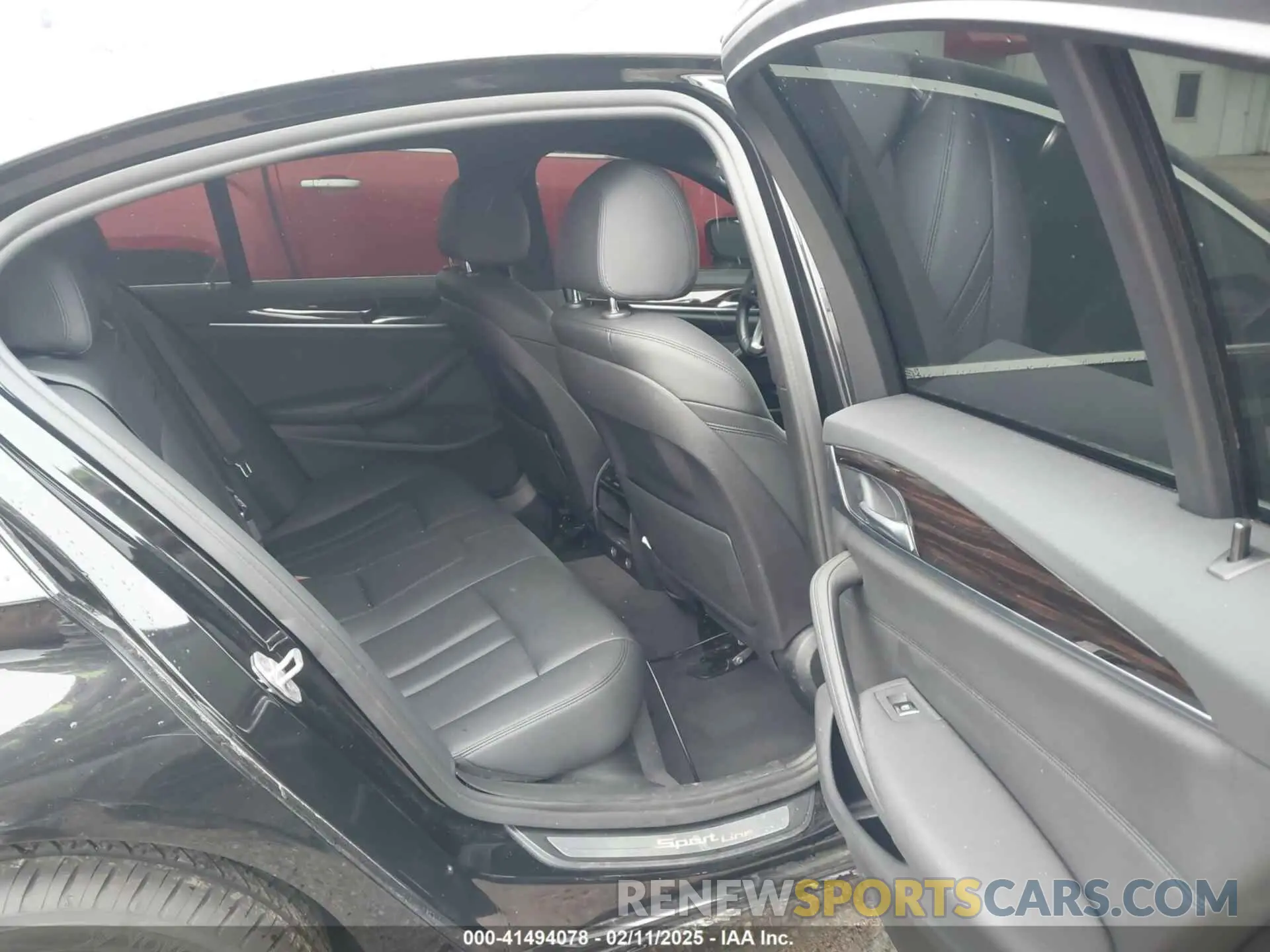 8 Фотография поврежденного автомобиля WBAJA5C52KWW06869 BMW 530I 2019
