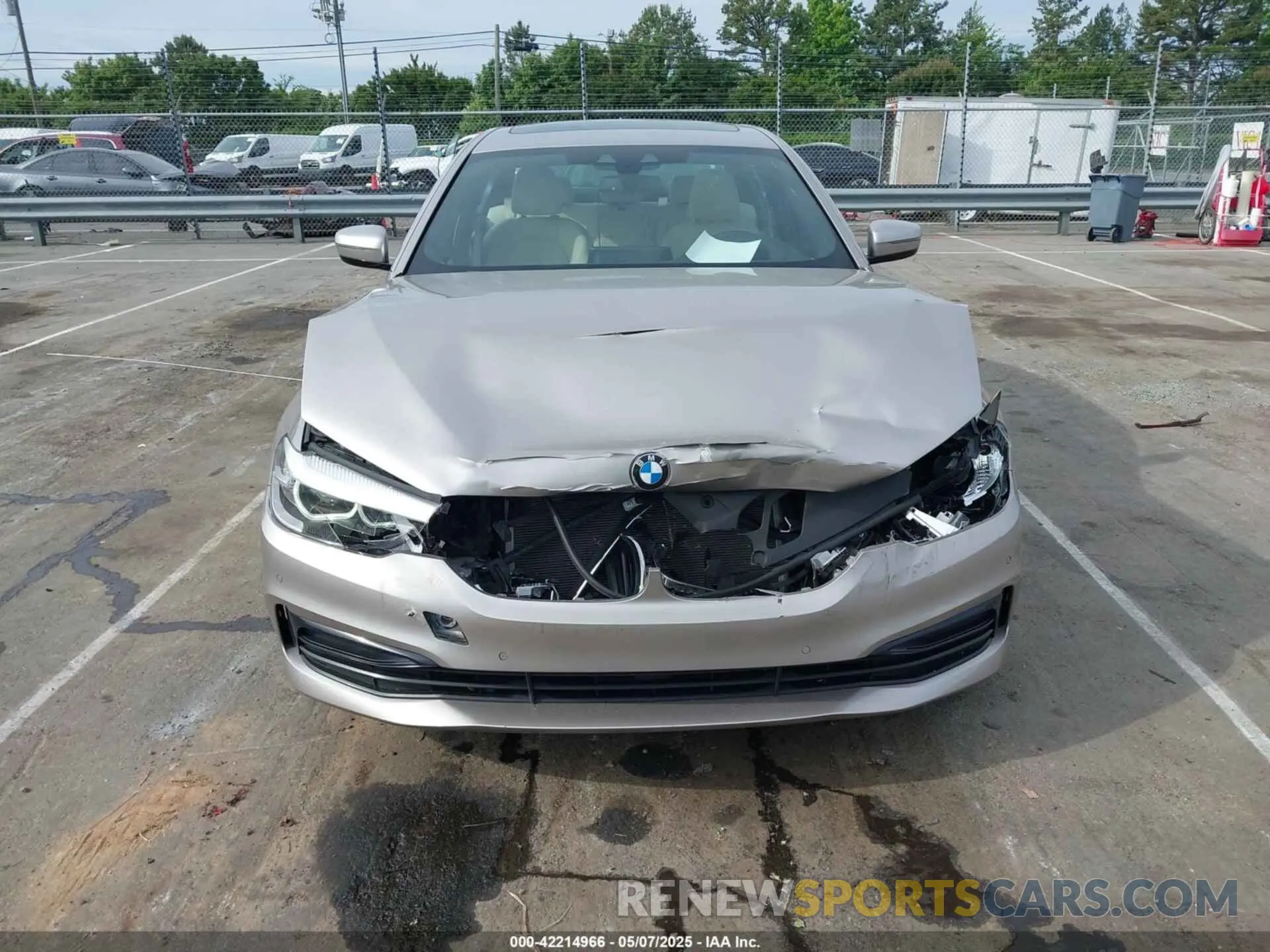 12 Фотография поврежденного автомобиля WBAJA5C56KWA58071 BMW 530I 2019