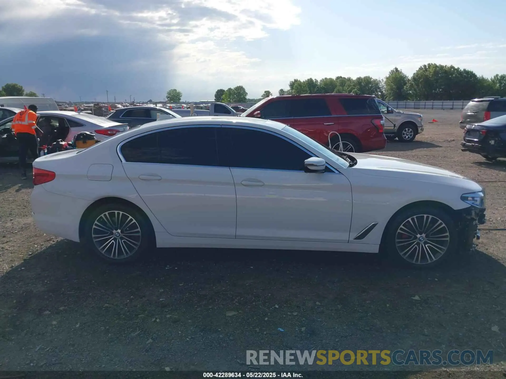 14 Фотография поврежденного автомобиля WBAJA7C50KWW17686 BMW 530I 2019