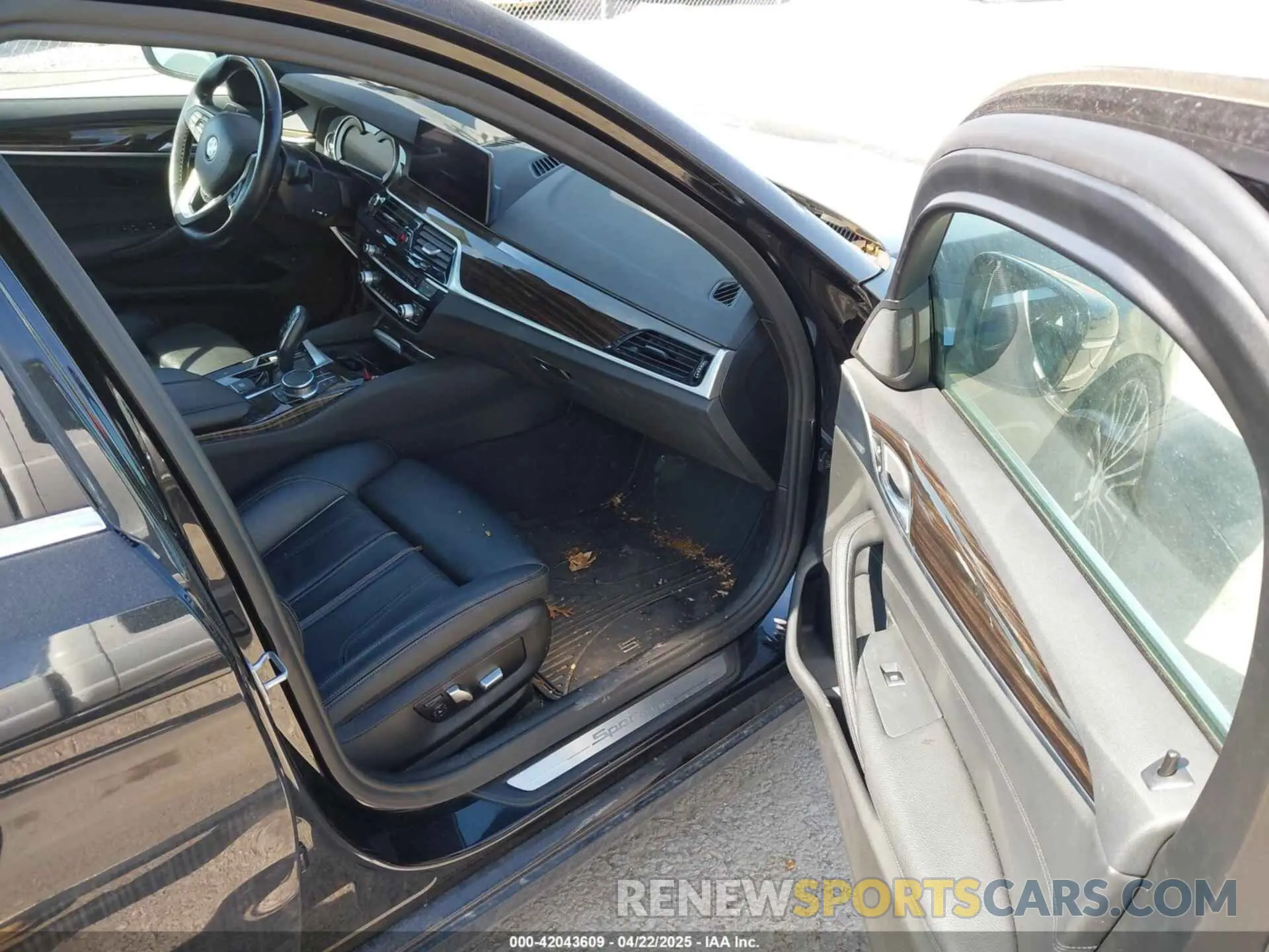 5 Photograph of a damaged car WBAJA7C55KWW08711 BMW 530I 2019
