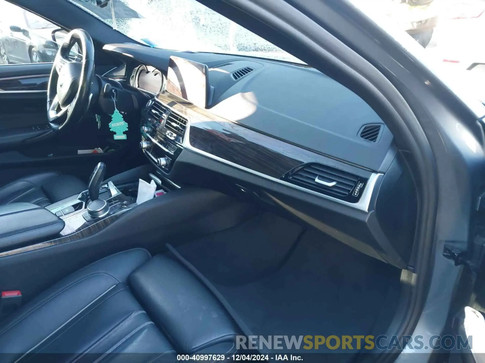 5 Photograph of a damaged car WBAJA7C57KG909880 BMW 530I 2019