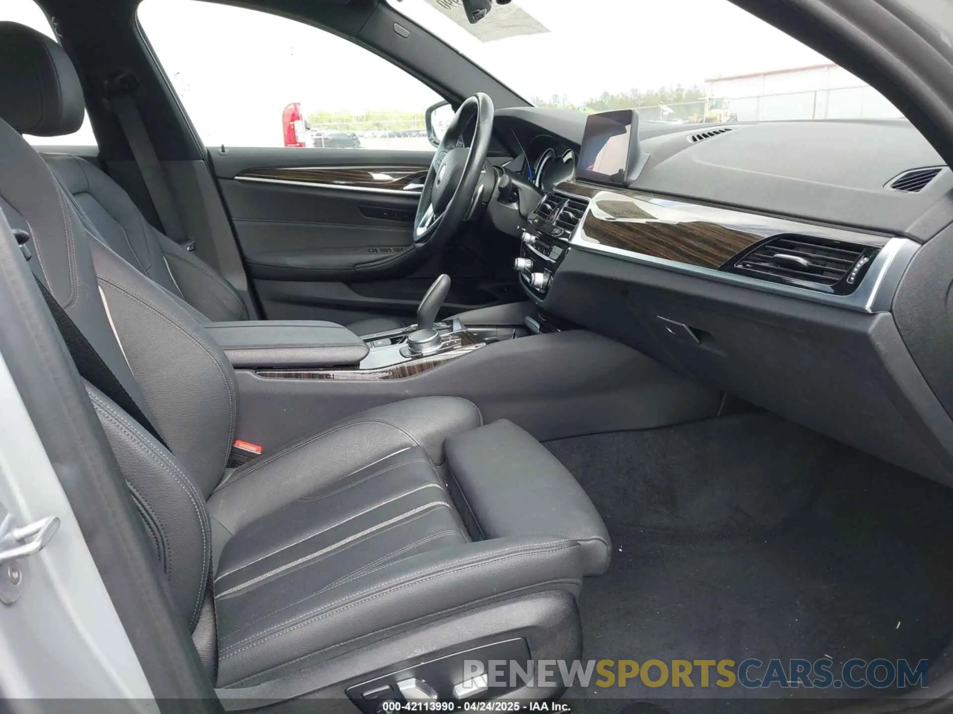 5 Photograph of a damaged car WBAJA7C5XKG911946 BMW 530I 2019