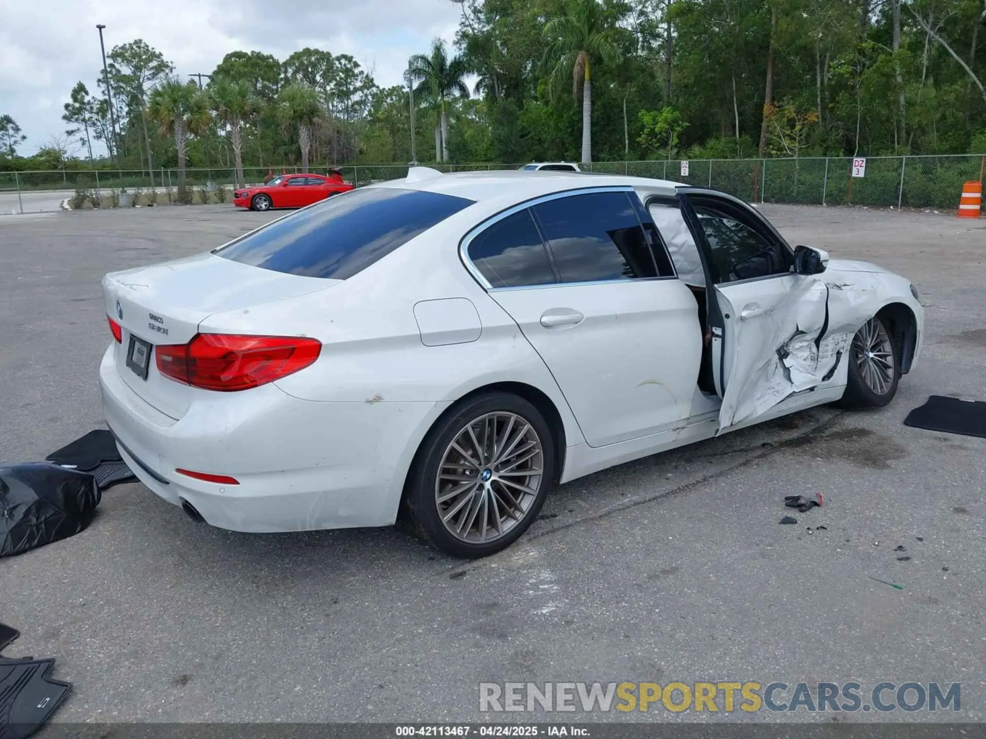 4 Photograph of a damaged car WBAJR3C02LWW65567 BMW 530I 2020