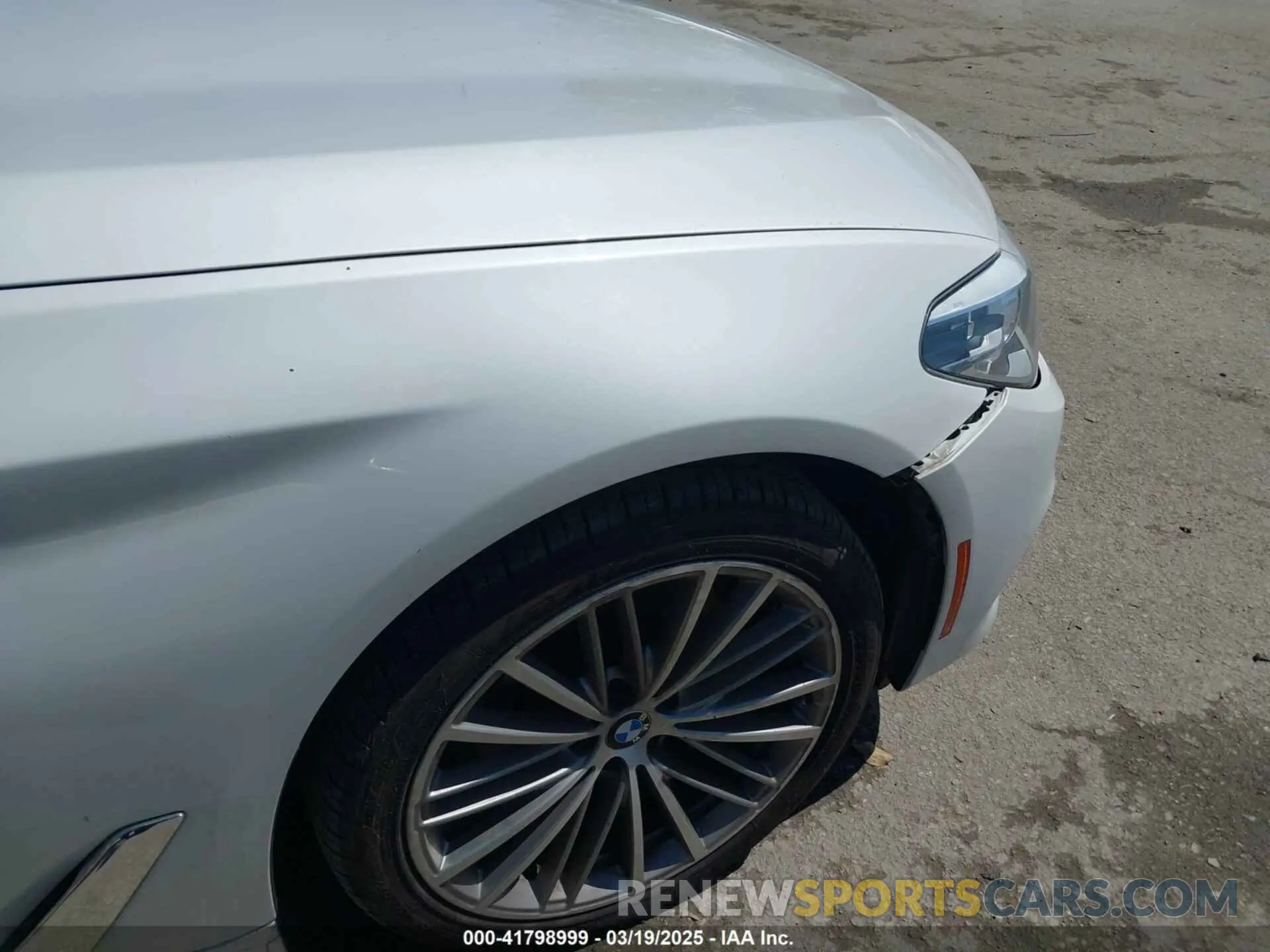 17 Photograph of a damaged car WBAJR3C02LWW79260 BMW 530I 2020