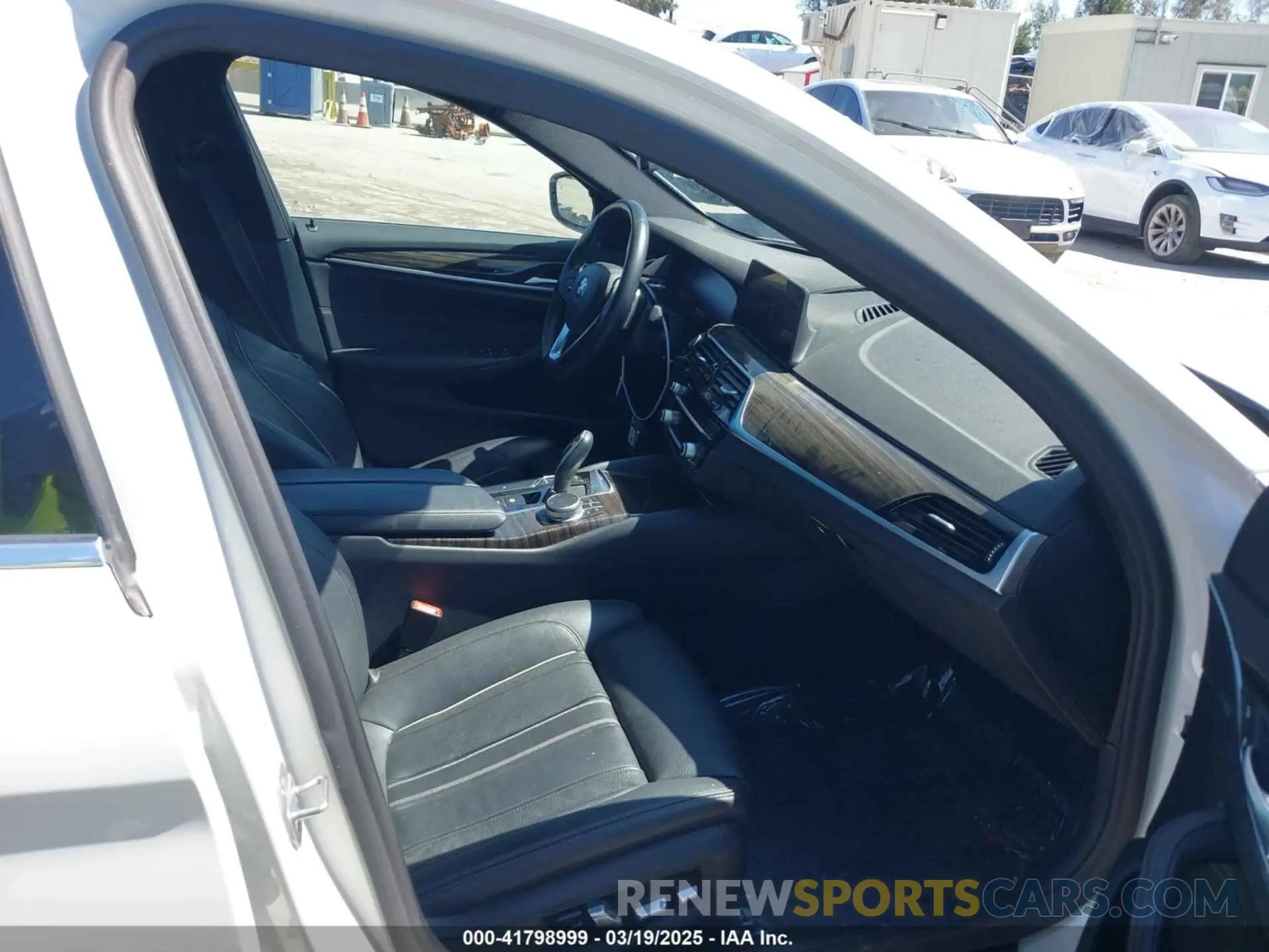 5 Photograph of a damaged car WBAJR3C02LWW79260 BMW 530I 2020