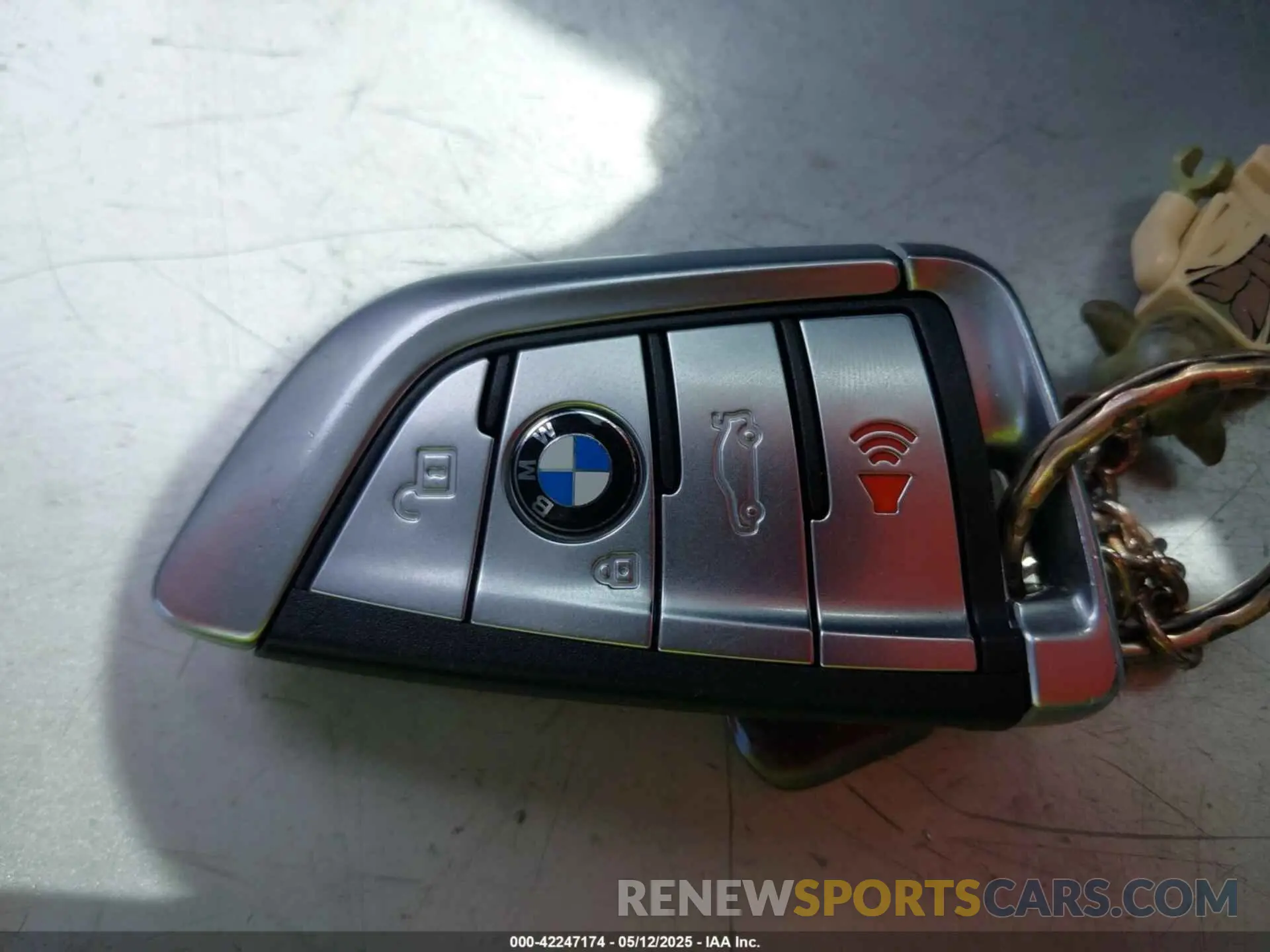 11 Photograph of a damaged car WBAJR3C04LWW69815 BMW 530I 2020
