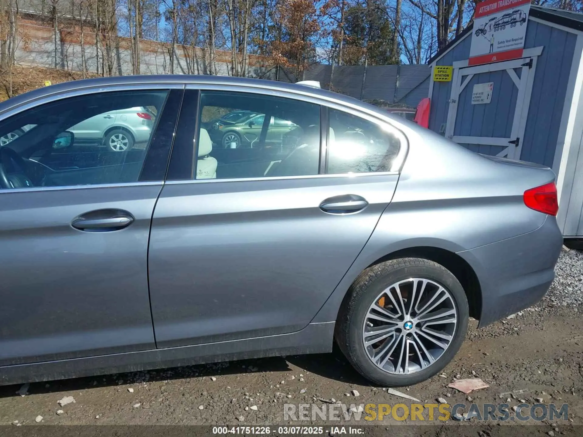 19 Фотография поврежденного автомобиля WBAJR7C02LWW78875 BMW 530I 2020