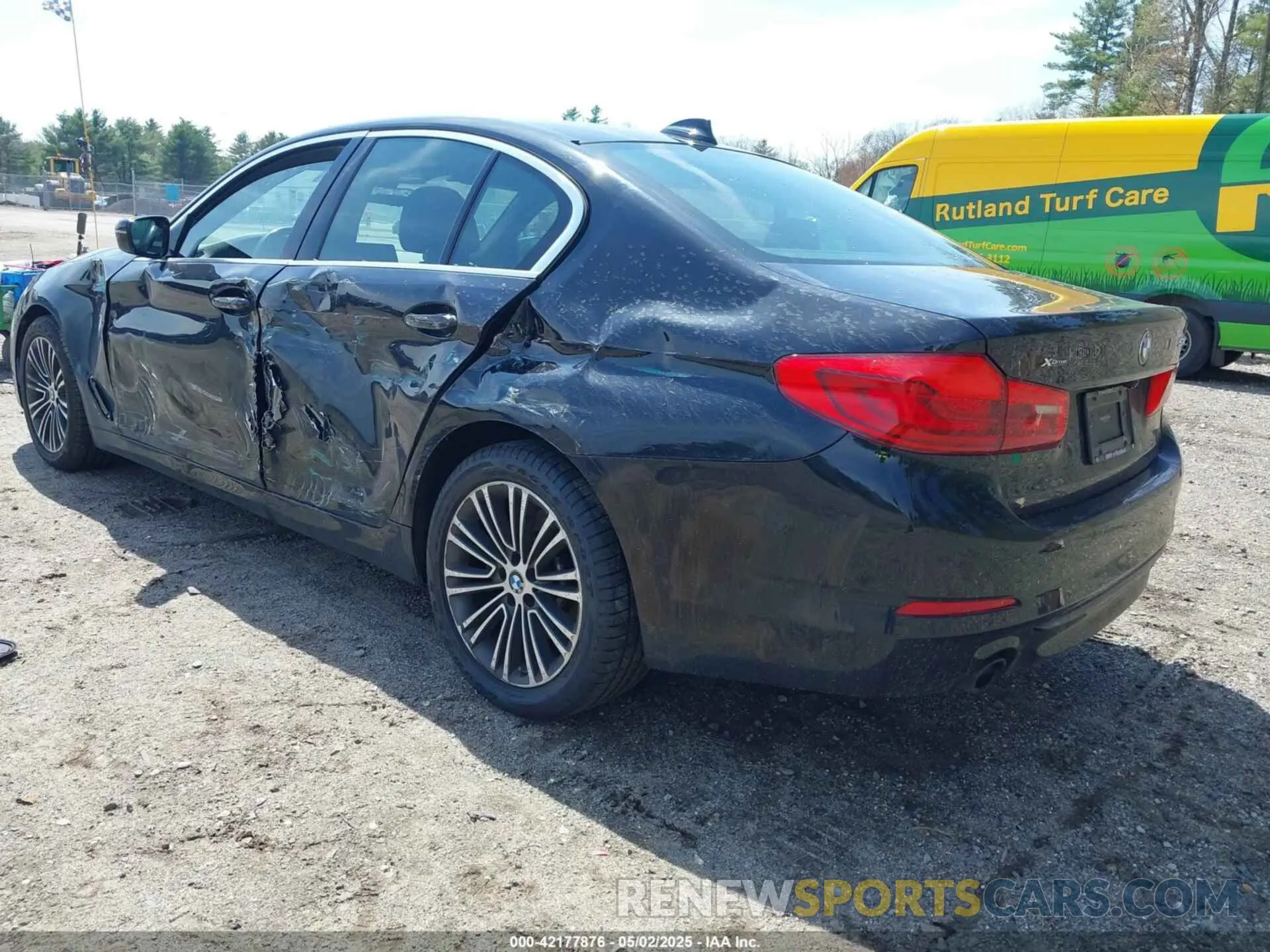 3 Фотография поврежденного автомобиля WBAJR7C03LWW78402 BMW 530I 2020